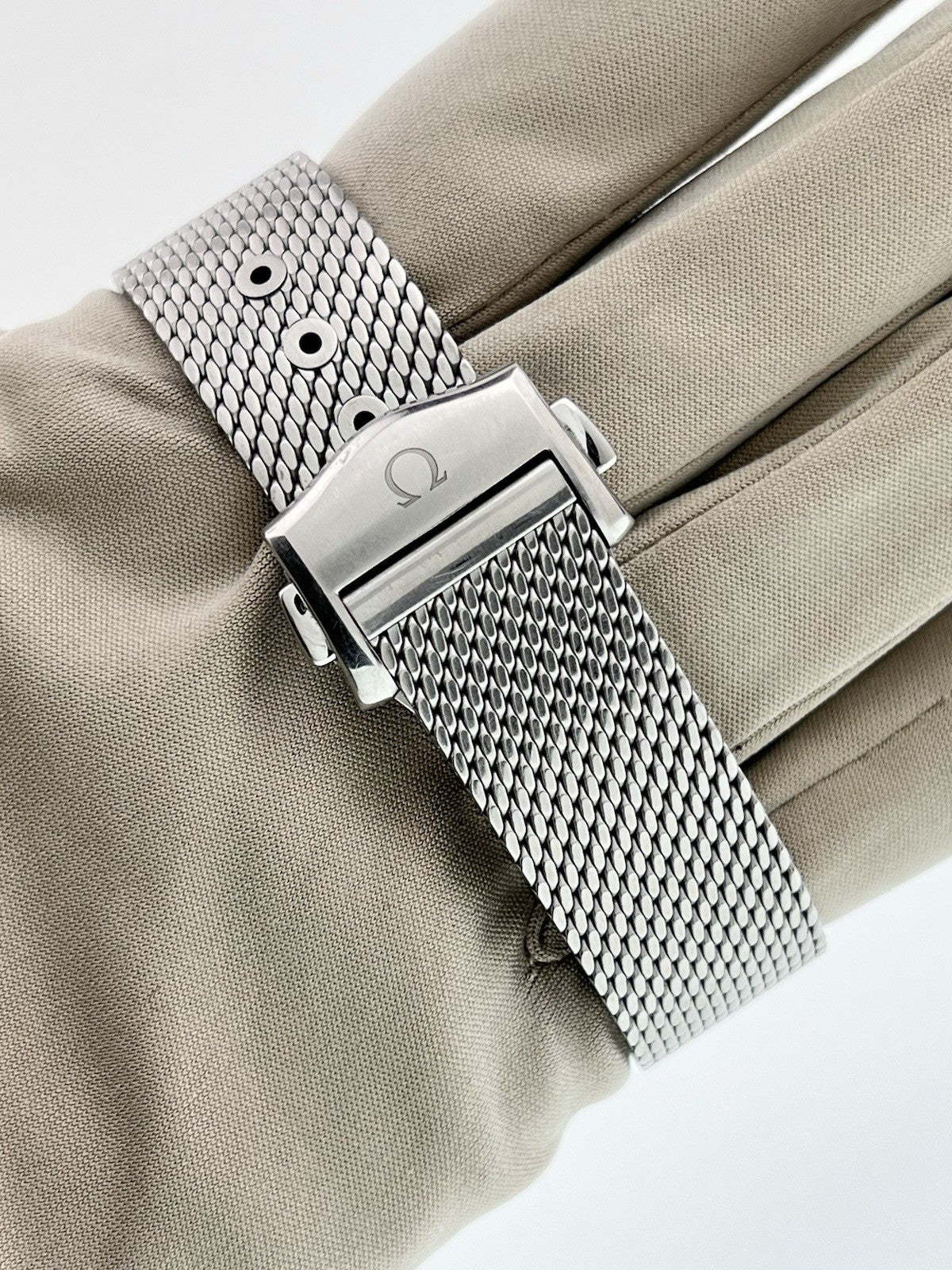 Omega Seamaster Bond 210.30.42.20.03.002