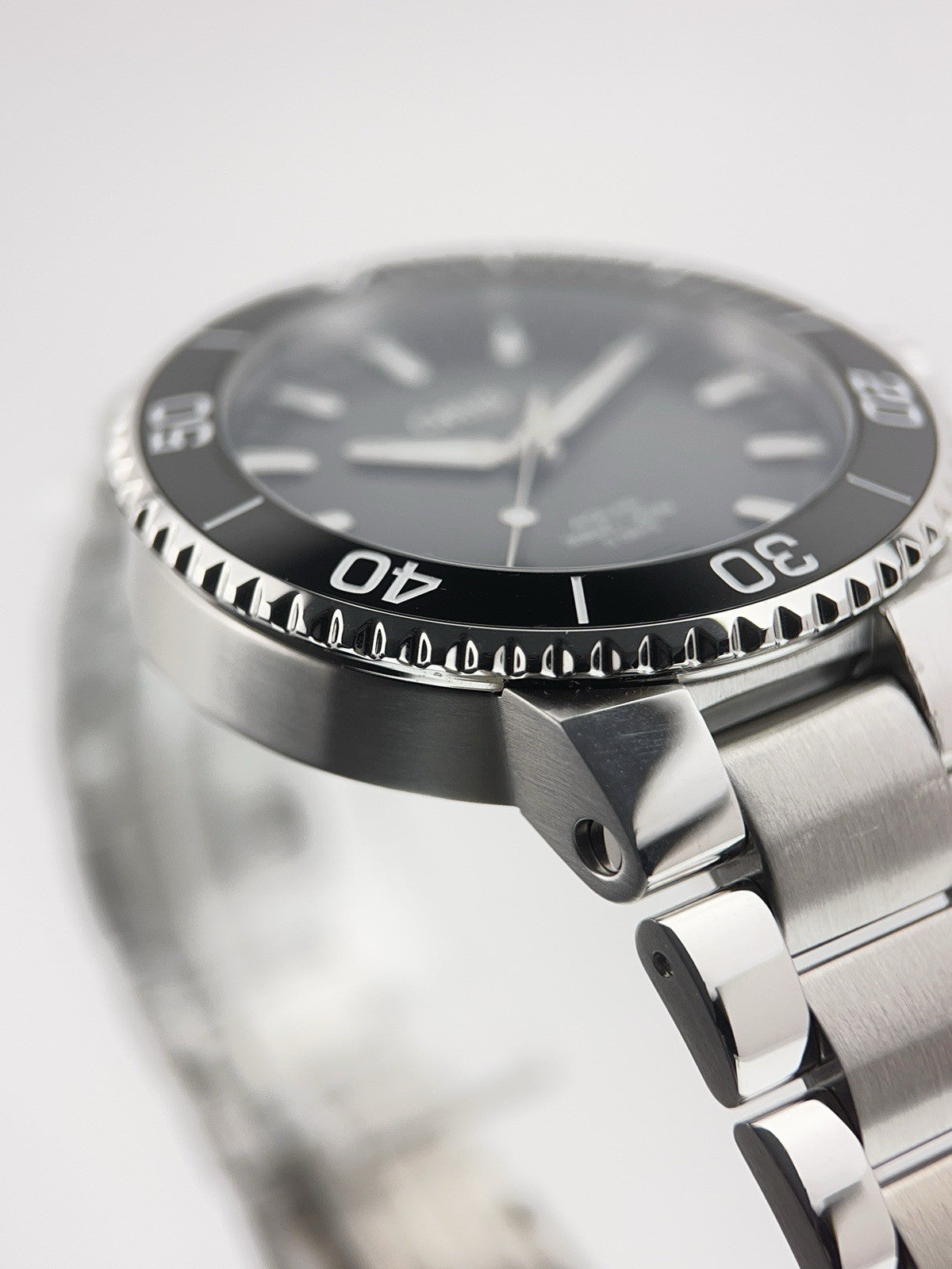 Oris Aquis Date Cal 400 Steel Black Dial 41.5mm Automatic Men's Watch 7769