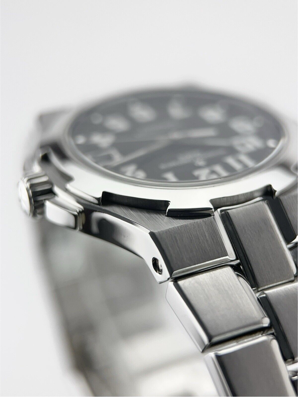 Vacheron Constantin Overseas Steel Black Dial 37mm Automatic Men’s Watch 42040