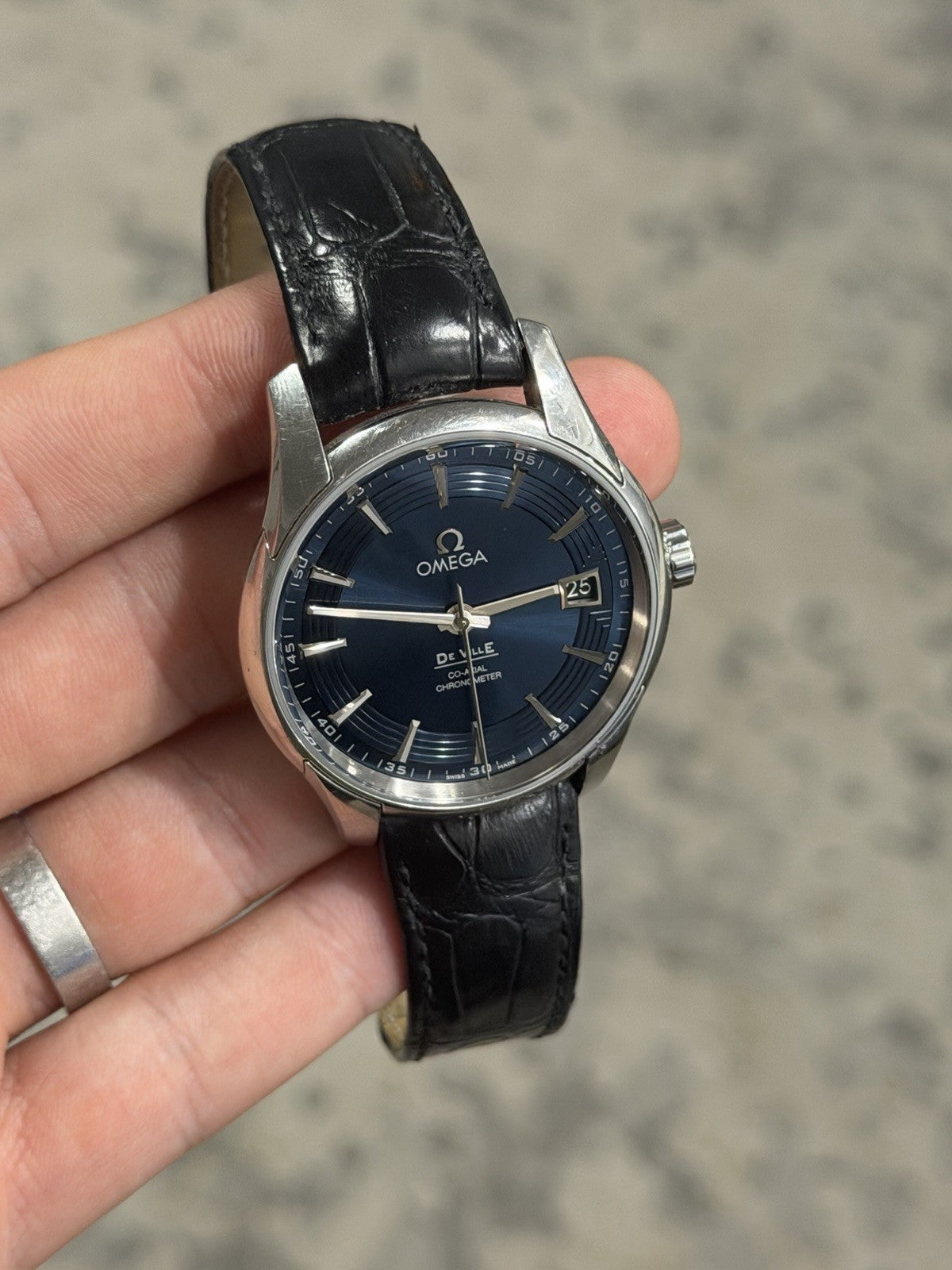 Omega De Ville Hour Vision Steel Auto 41mm Blue Roman Dial 433.13.41.21.03.001