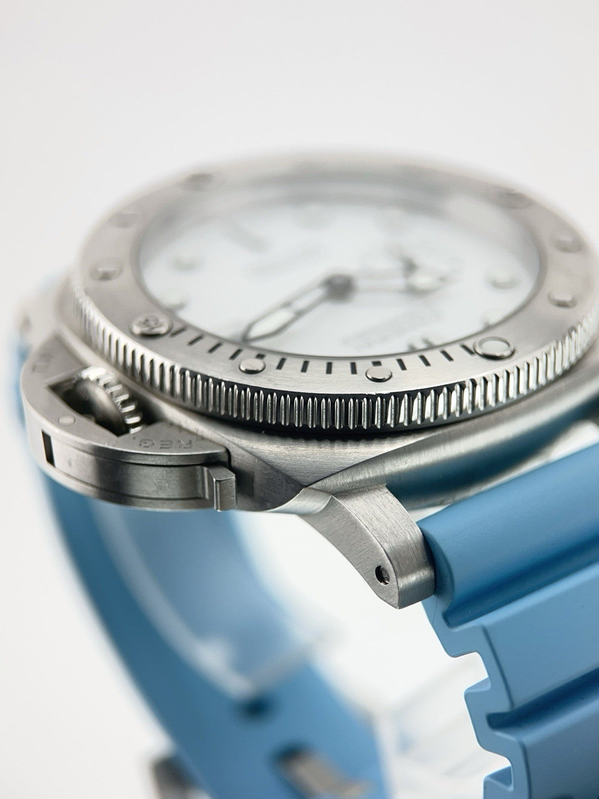 Panerai Submersible Stainless Steel White Dial 44mm Automatic Mens PAM01226