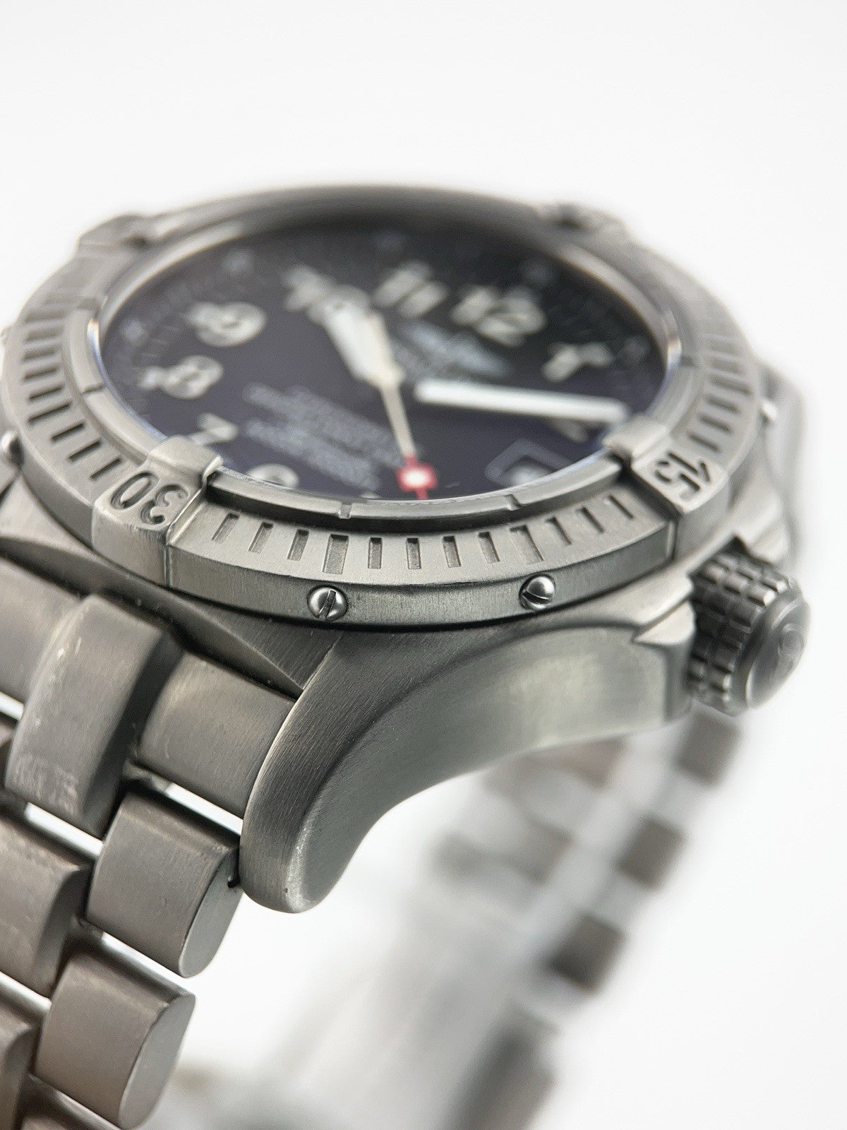 Breitling Avenger Titanium Black Dial 44mm Automatic Movement Mens Watch E17370