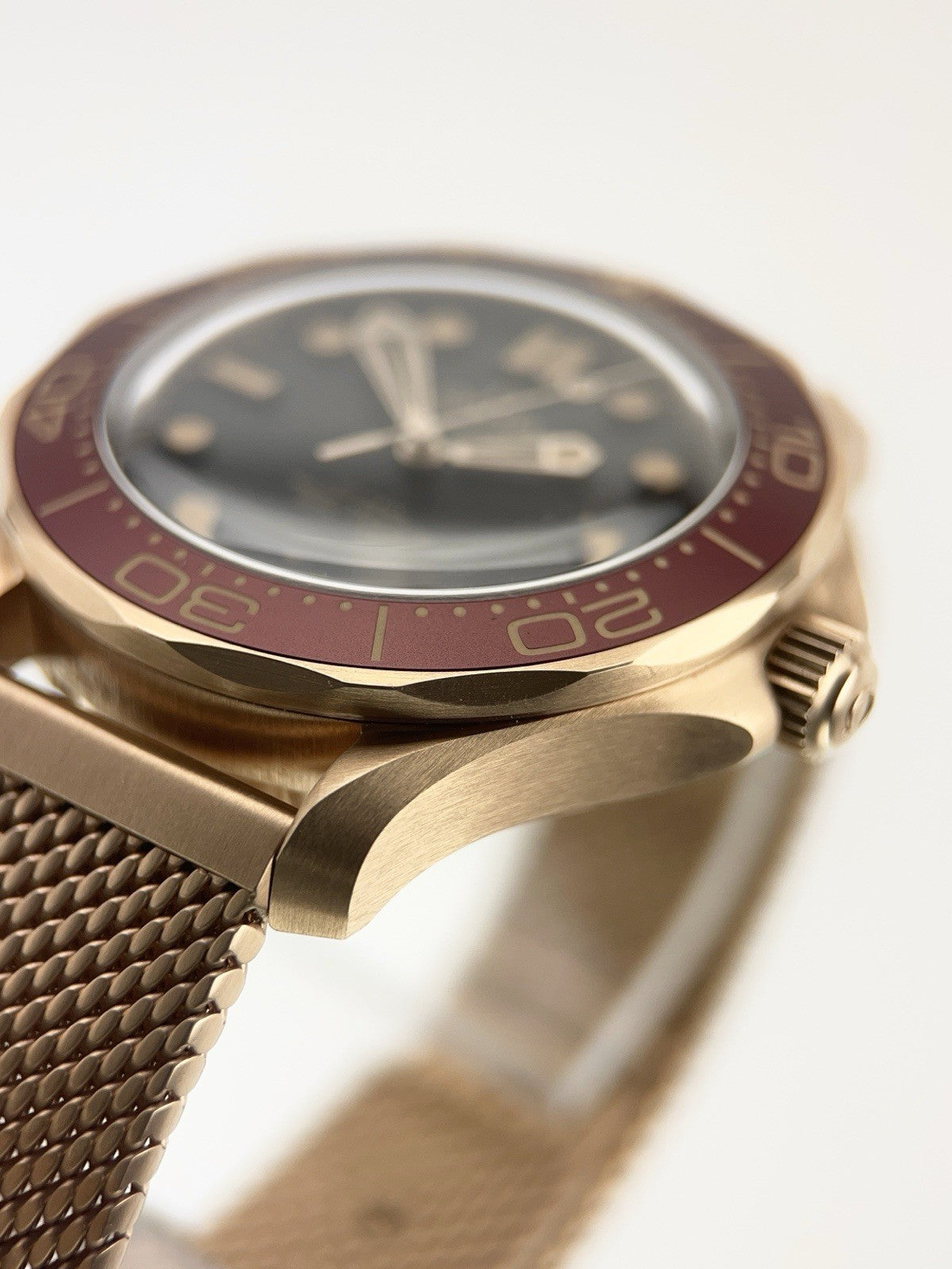 Omega Seamaster Bronze Gold Black Dial 42mm Automatic Mens 210.90.42.20.01.003