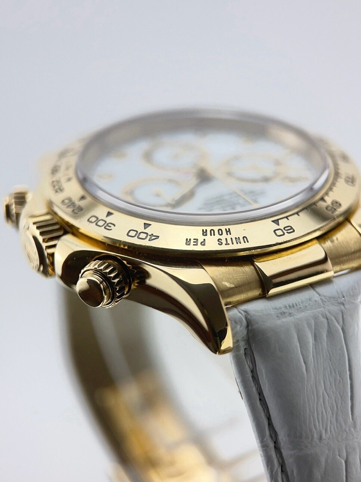 Rolex Daytona 18k Yellow Gold White Dial 40mm Automatic Men’s Watch 116518