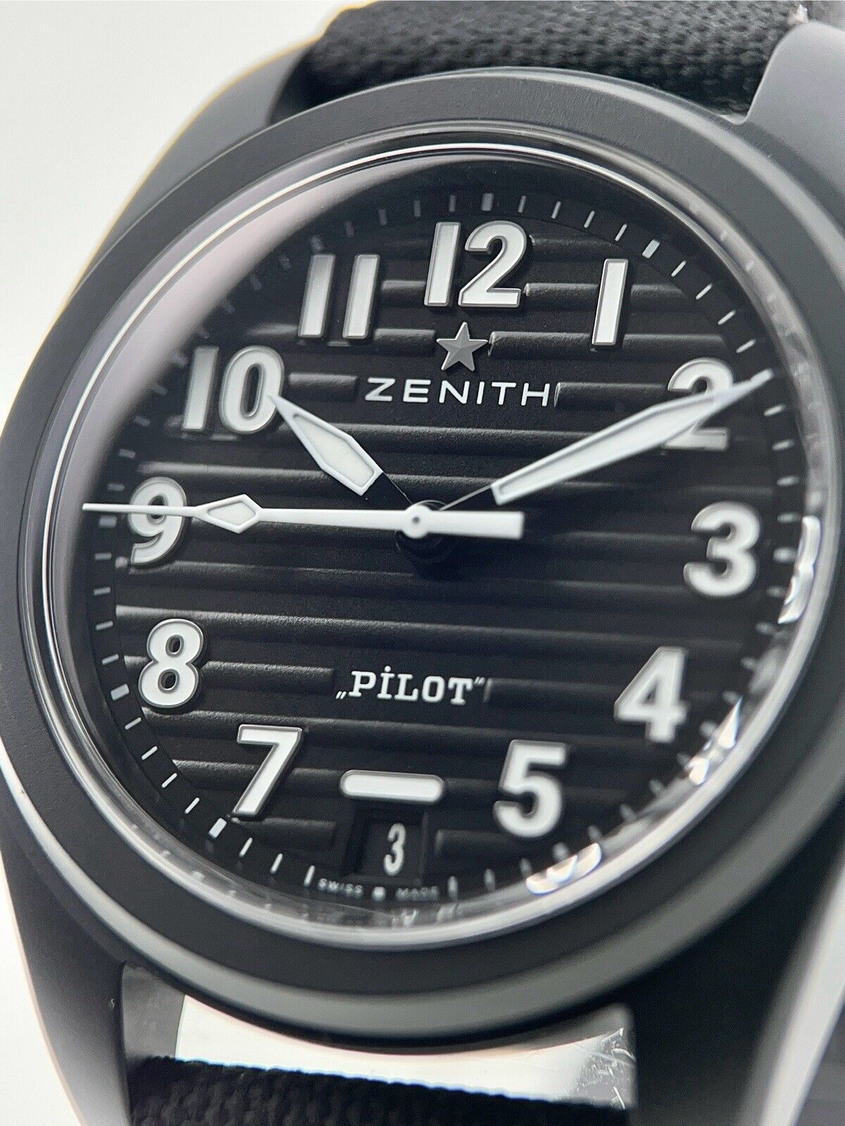 2023 Zenith Pilot Ceramic Black 40mm Automatic Men’s Watch 49.4000.3620