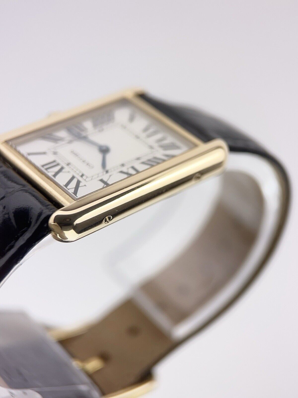 Cartier Tank Solo 18k Yellow Gold Silver Dial Quartz Movement Men’s Watch 2742