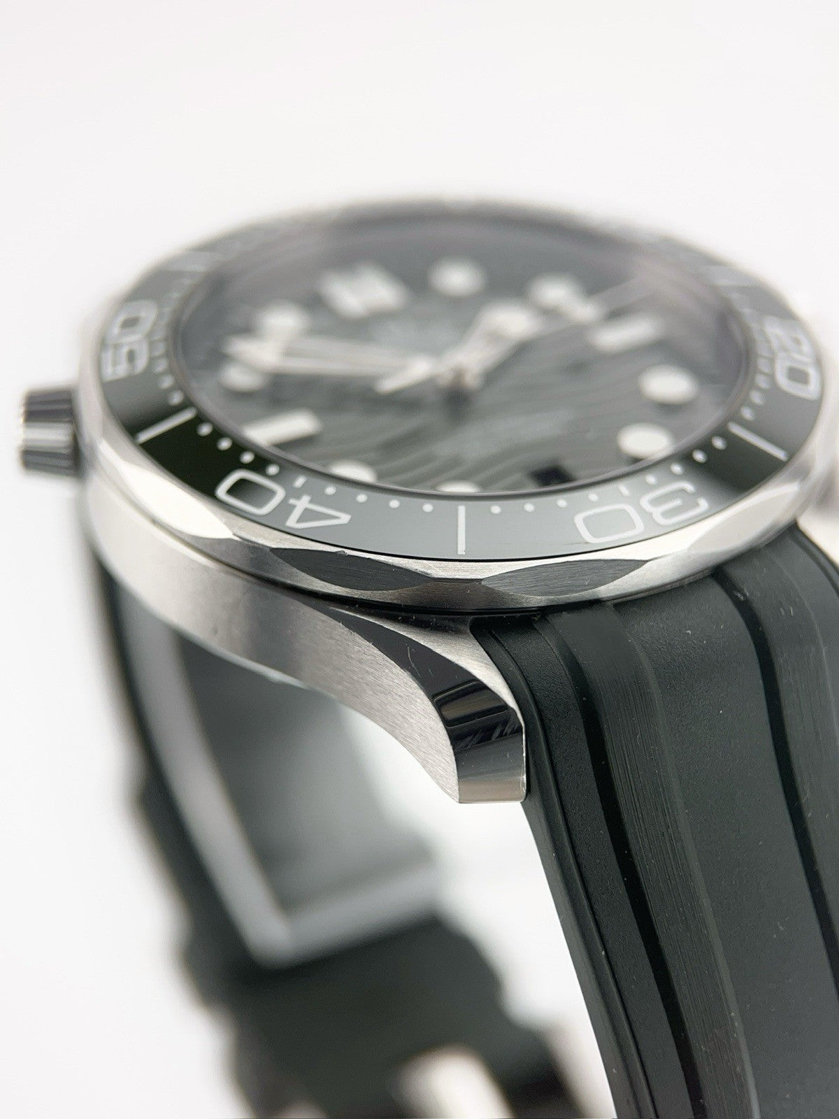 Omega Seamaster Steel Green Dial 42mm Automatic Men's Watch 210.32.242.20.10.001