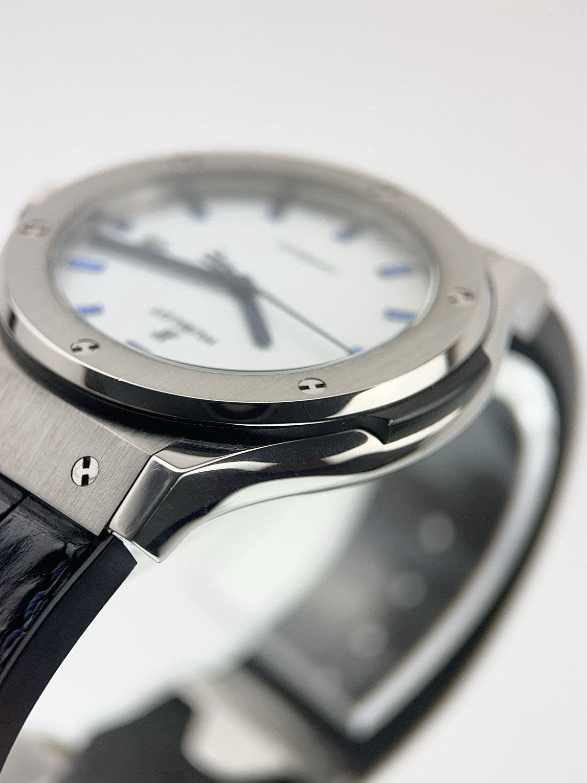 Hublot Classic Fusion Titanium White Dial 542.NX.2210.LR.JPN