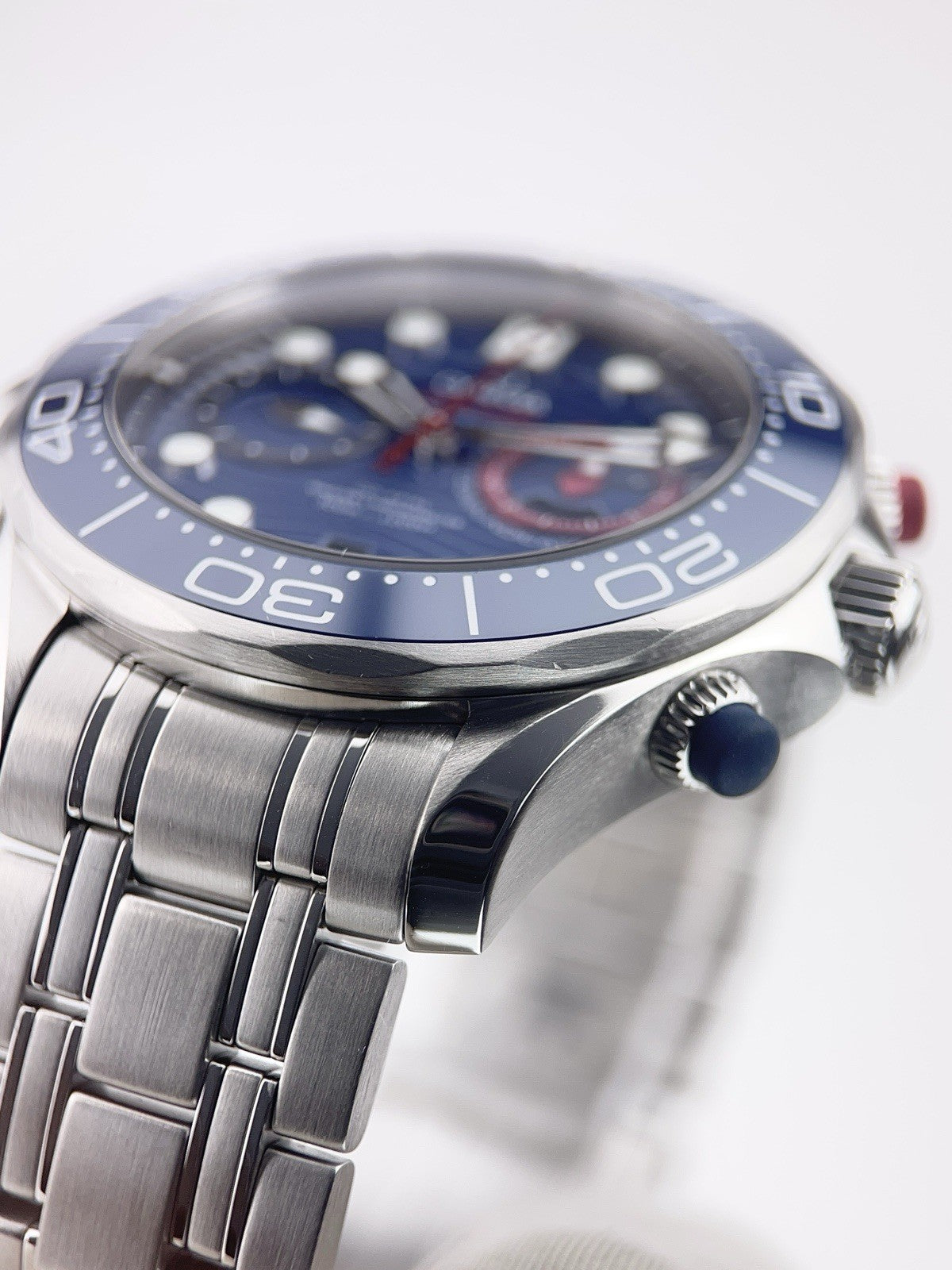 Omega Seamaster Diver 300M America's Cup Edition 210.30.44.51.03.002