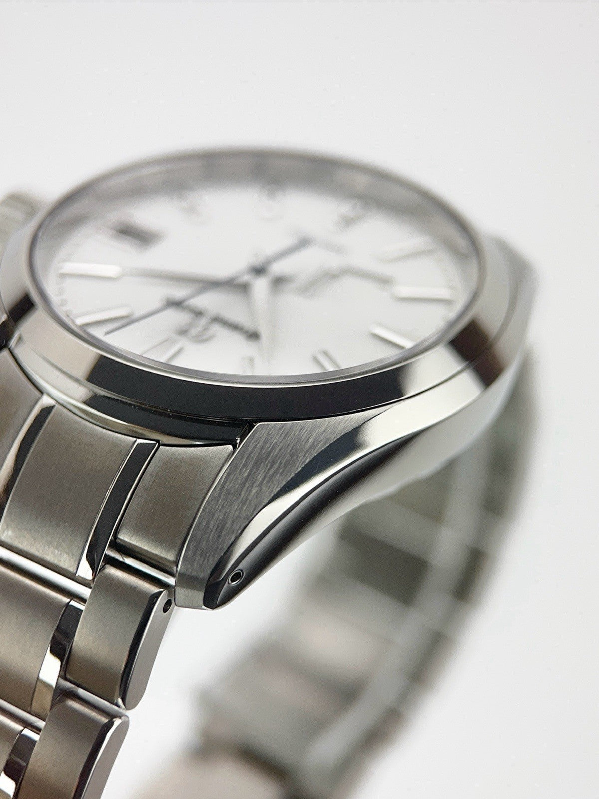 NEW 2025 Grand Seiko Heritage Titanium White Dial 41mm Automatic Mens SBGA211