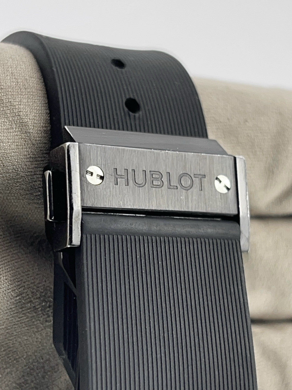 Hublot Classic Fusion Ceramic Black Dial 45mm Automatic Mens 521.CM.1770.RX