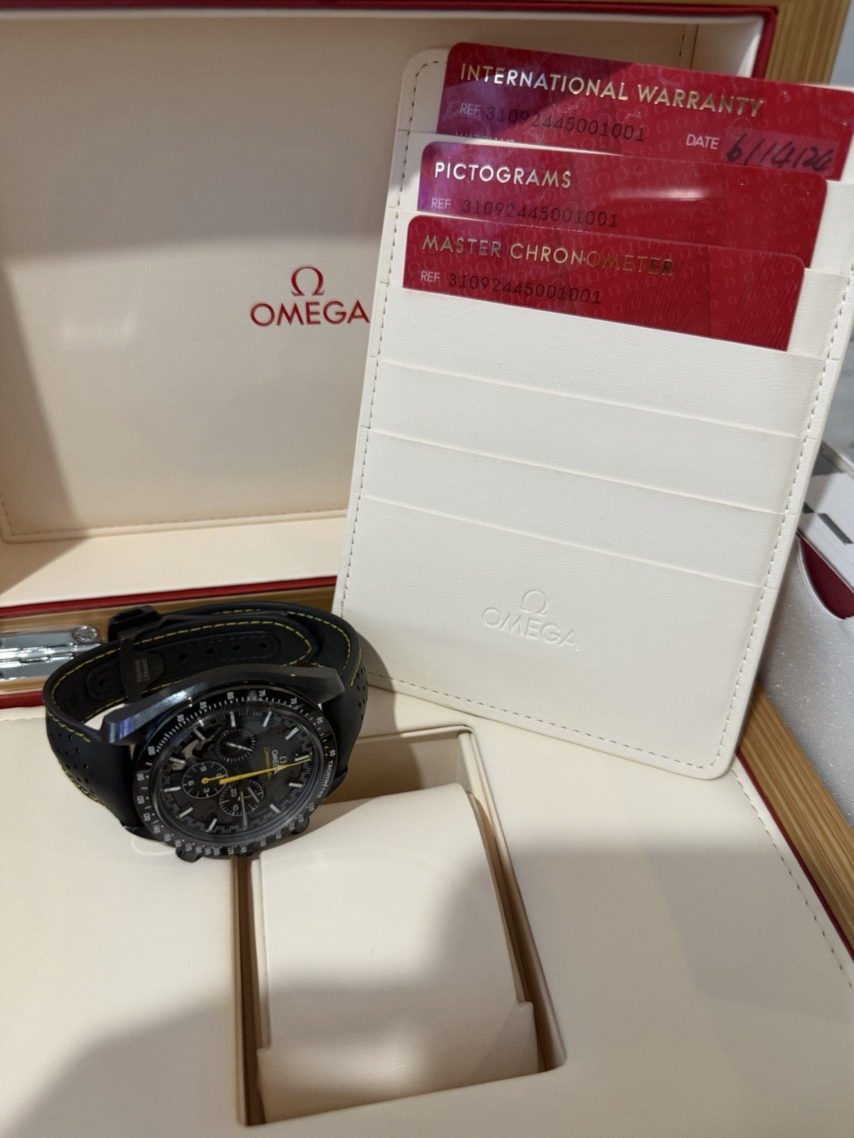 Omega Speedmaster Apollo 8 Dark Side of The Moon 310.92.44.50.01.001 Rocket Hand