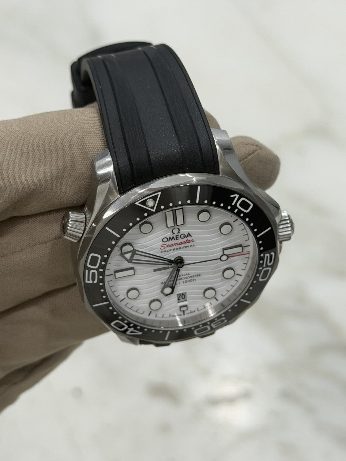 2020 Omega Seamaster Steel White Dial 42mm Auto Mens Watch 210.32.42.20.04.001