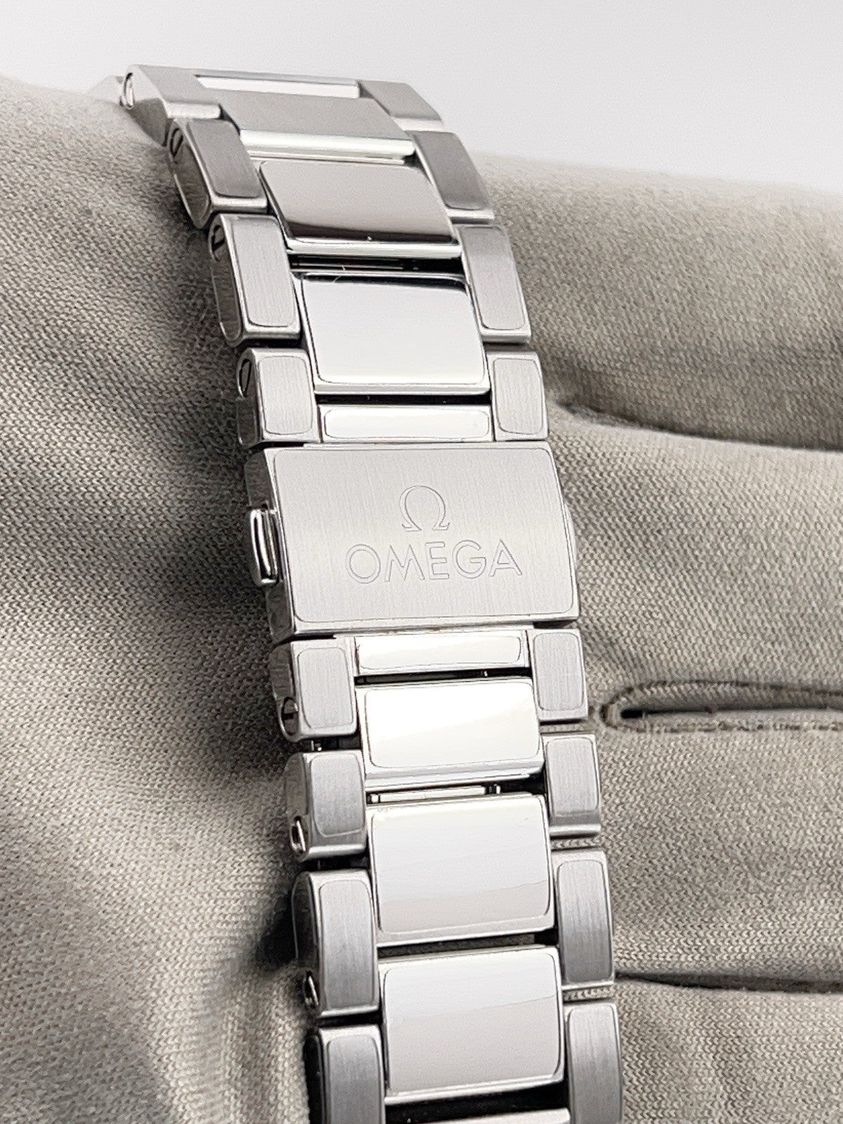 Omega Seamaster Worldtimer 220.10.43.22.03.001