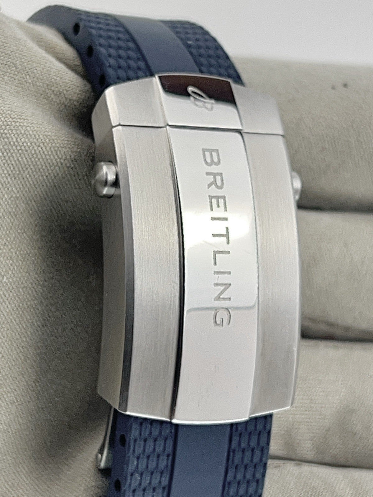 Breitling Superocean Stainless Steel Silver Dial 42mm Automatic Men’s A17375