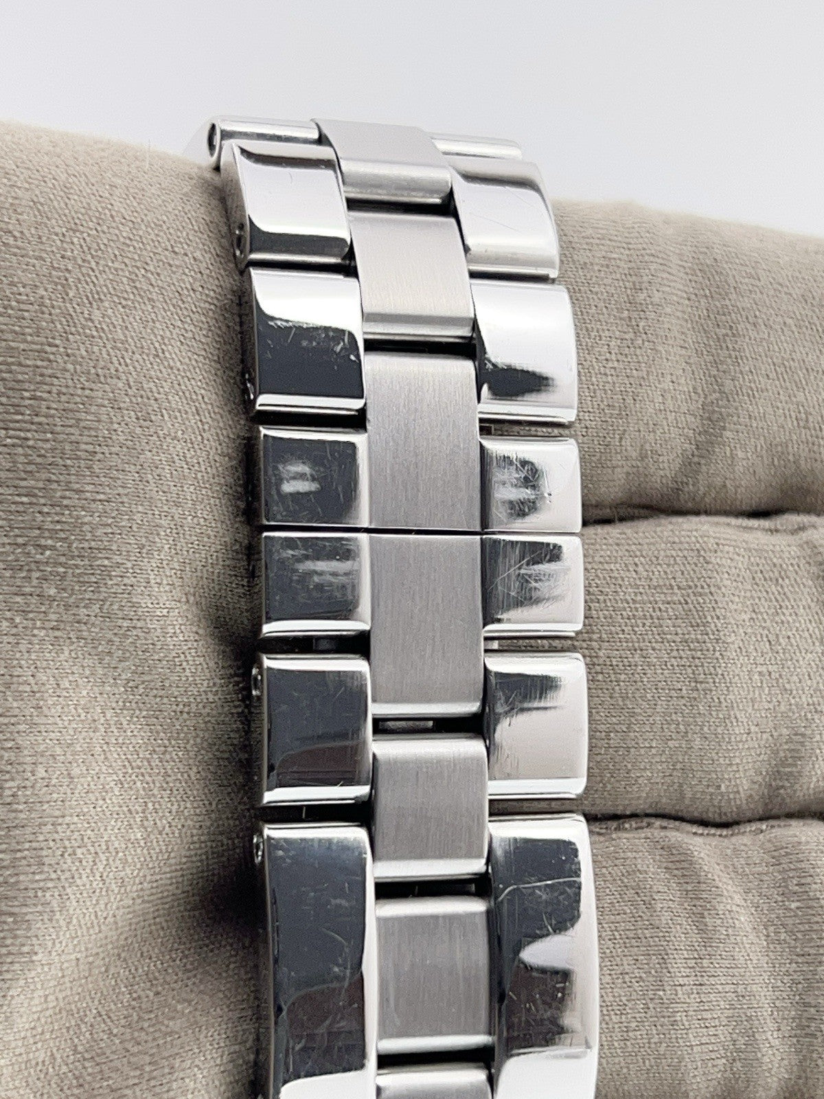 Cartier Roadster Stainless Steel Black Dial 40mm Automatic Mens Watch W62007X6