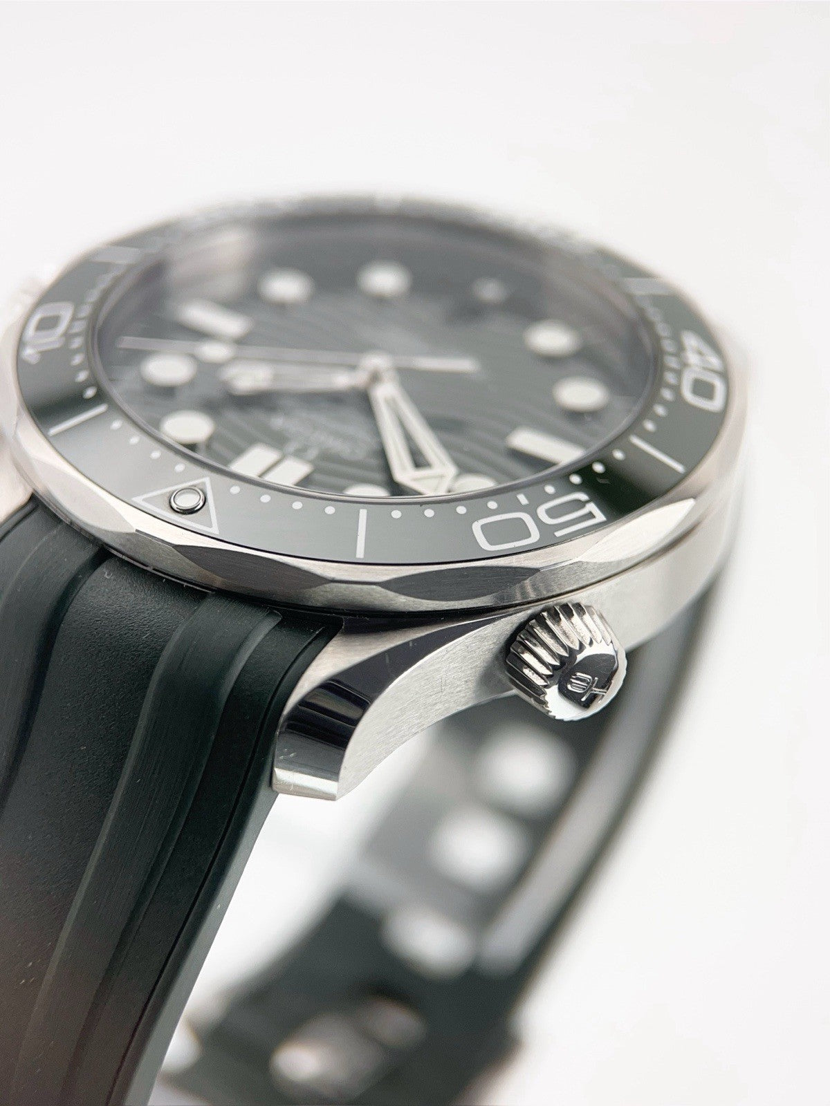 Omega Seamaster Steel Green Dial 42mm Automatic Men's Watch 210.32.242.20.10.001