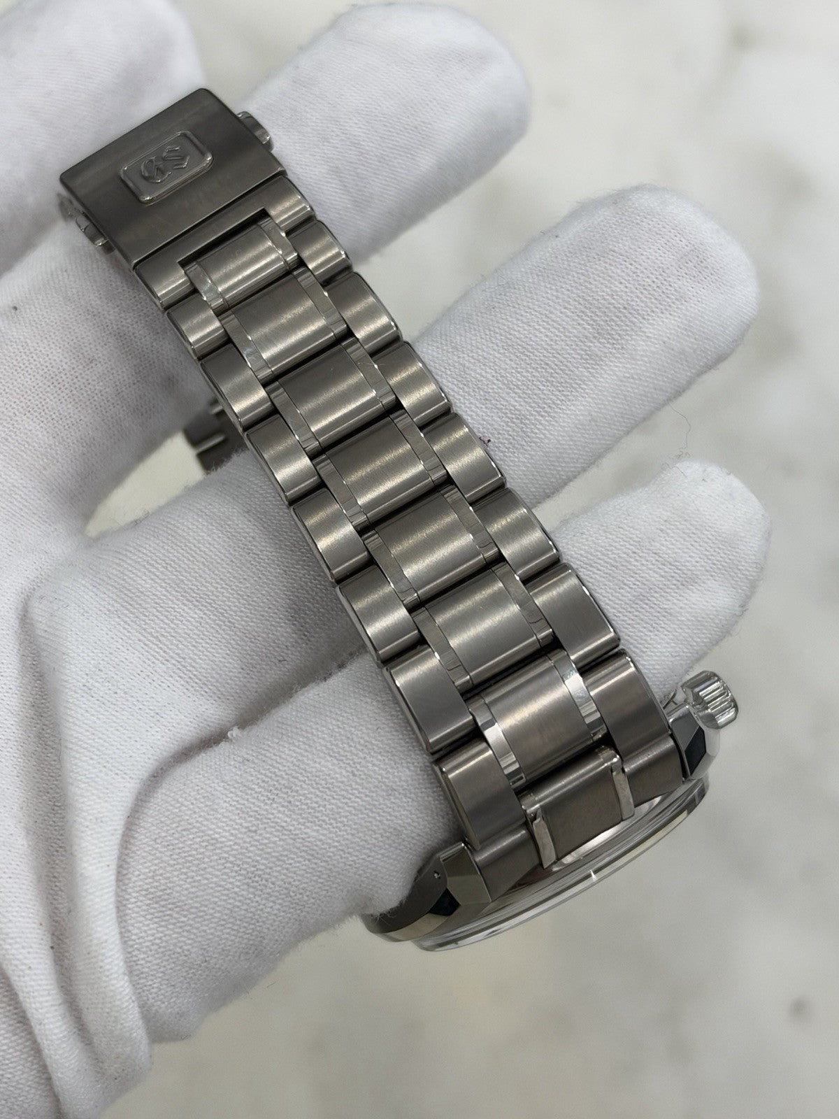 2023 Grand Seiko Heritage Gray Dial Titanium 40mm Automatic Men’s Watch SBGA415