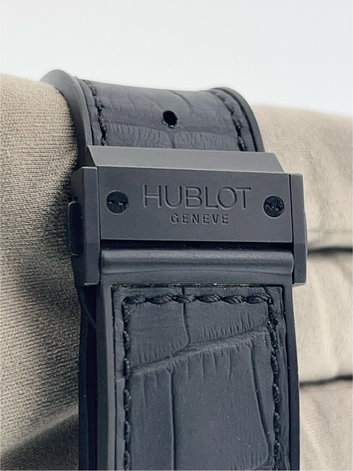 Hublot Big Bang Carbon Black Dial 44mm Automatic Men’s Watch 301.QX.1740.GR