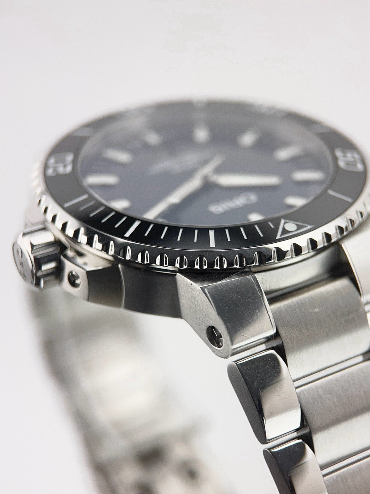 Oris Aquis Date Stainless Steel Blue Dial 44mm Automatic Mens Watch 7730