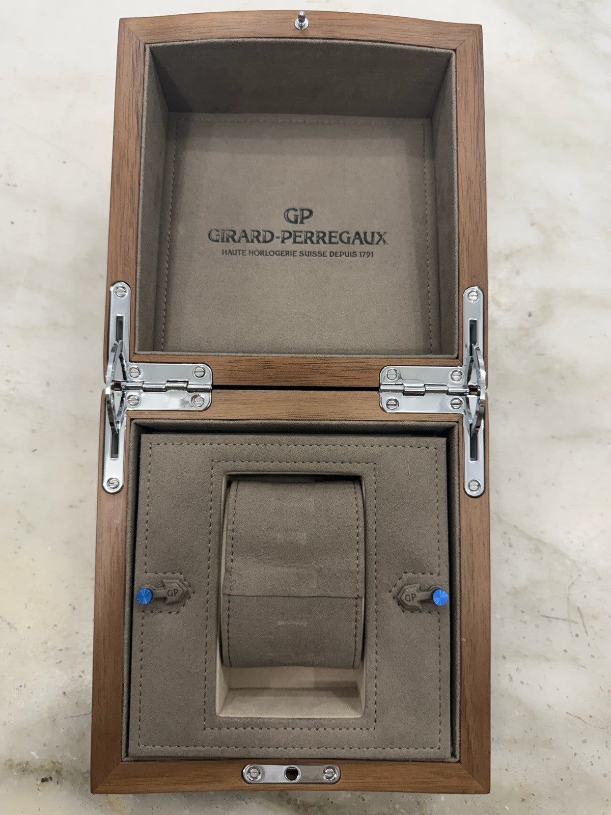 Girard Perregaux Laureato Stainless Steel Blue Dial 42mm Automatic Watch 81010