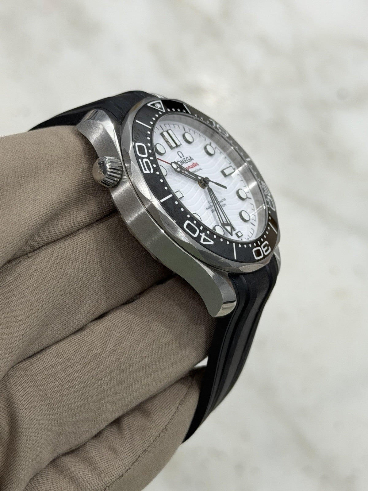 2022 Omega Seamaster Steel White Dial 42mm Automatic Watch 210.32.42.20.04.001