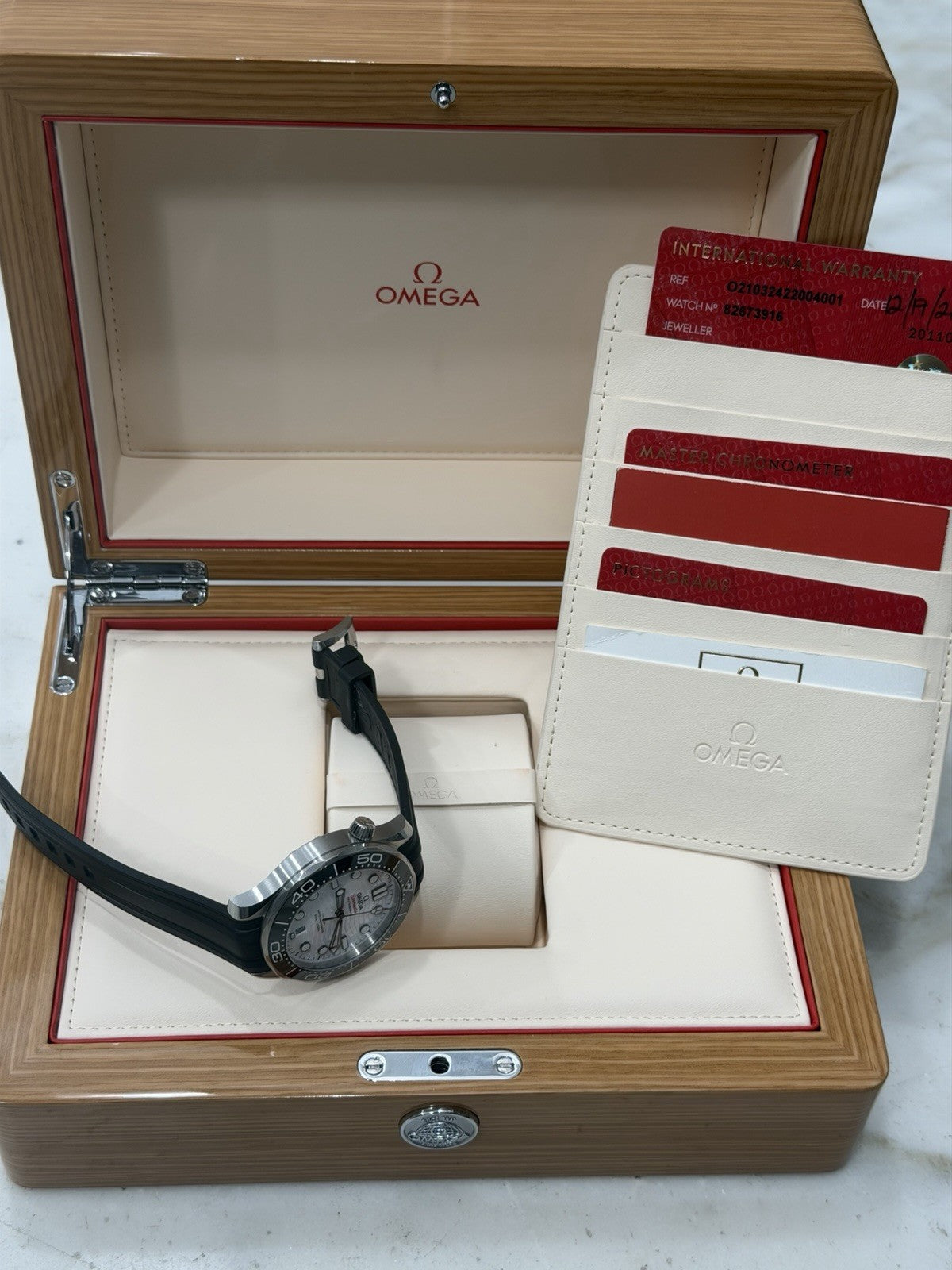 2020 Omega Seamaster Steel White Dial 42mm Auto Men's Watch 210.32.42.20.04.001