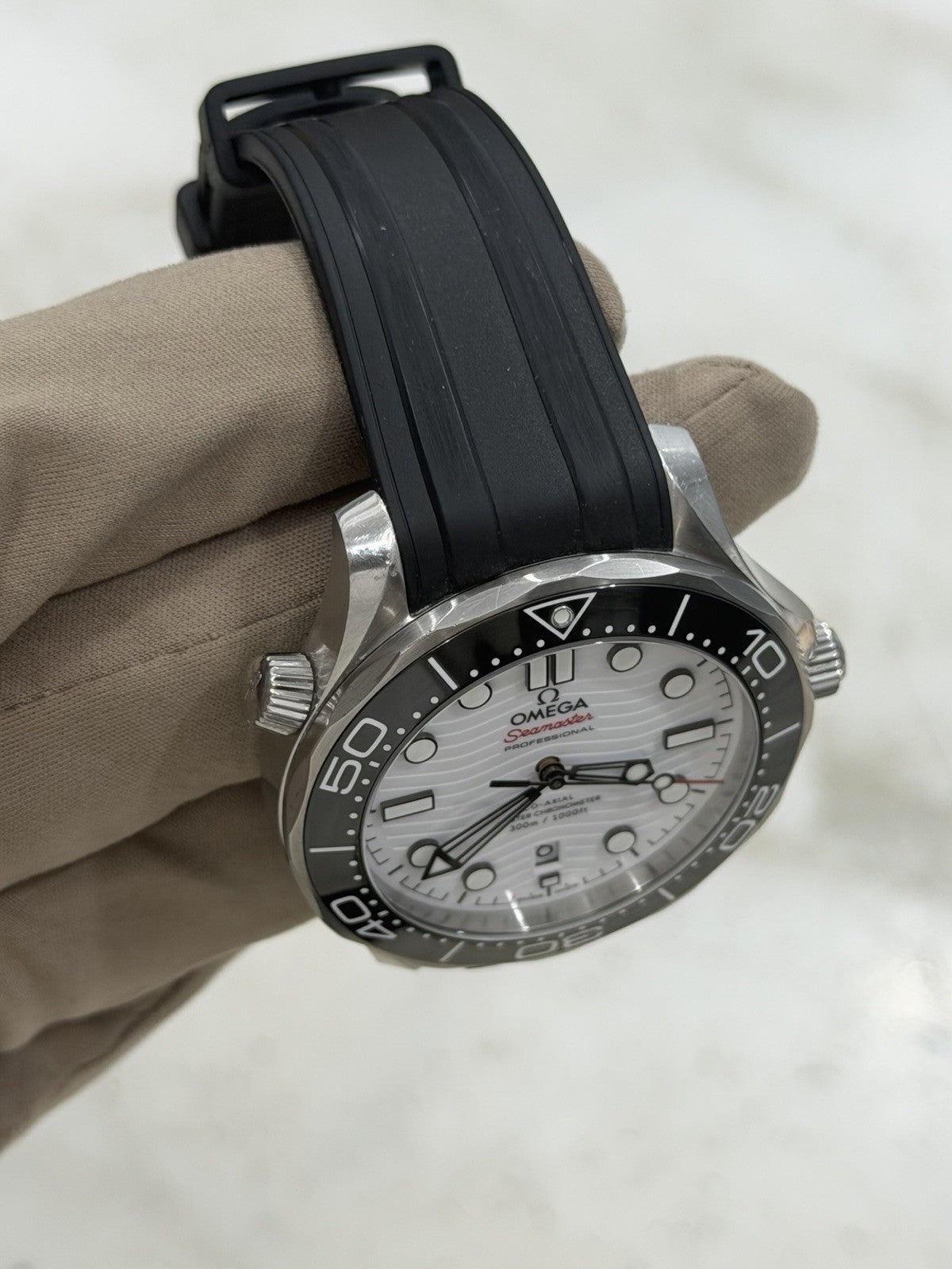 2020 Omega Seamaster Steel White Dial 42mm Automatic Watch 210.32.42.20.04.001