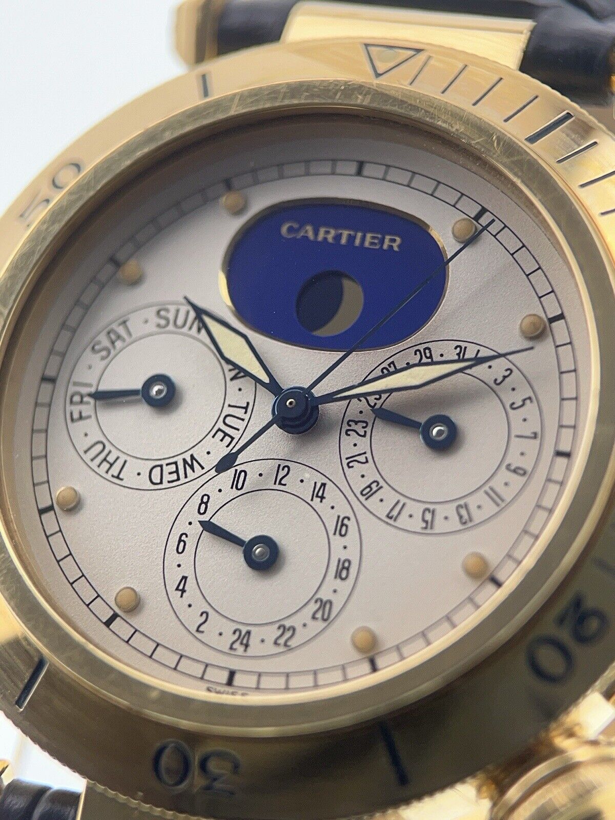 Cartier Pasha 18K Yellow Gold White Dial 38mm Quartz Movement Men’s Watch 30002