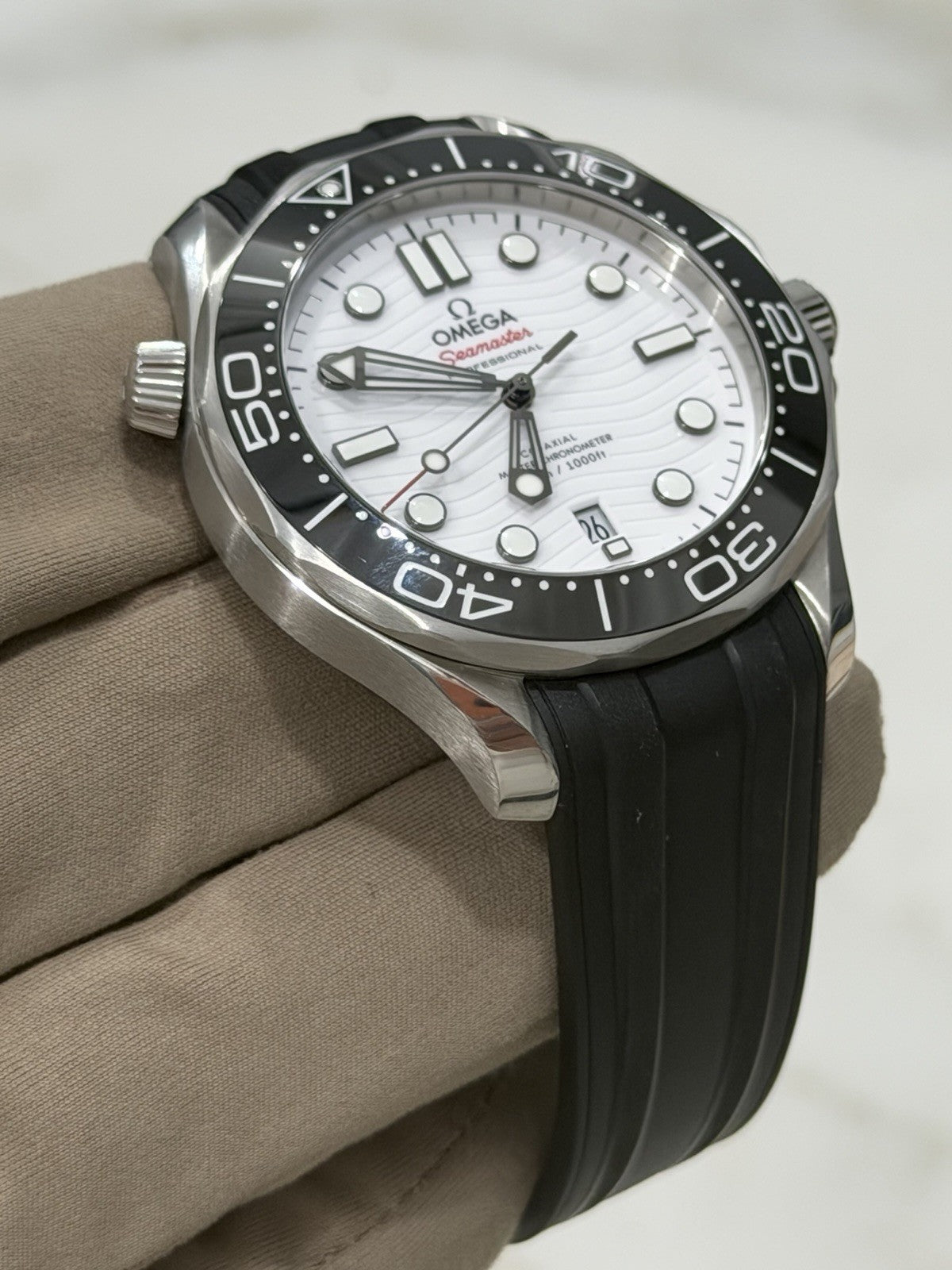 2020 Omega Seamaster Steel White Dial 42mm Auto Mens Watch 210.32.42.20.04.001