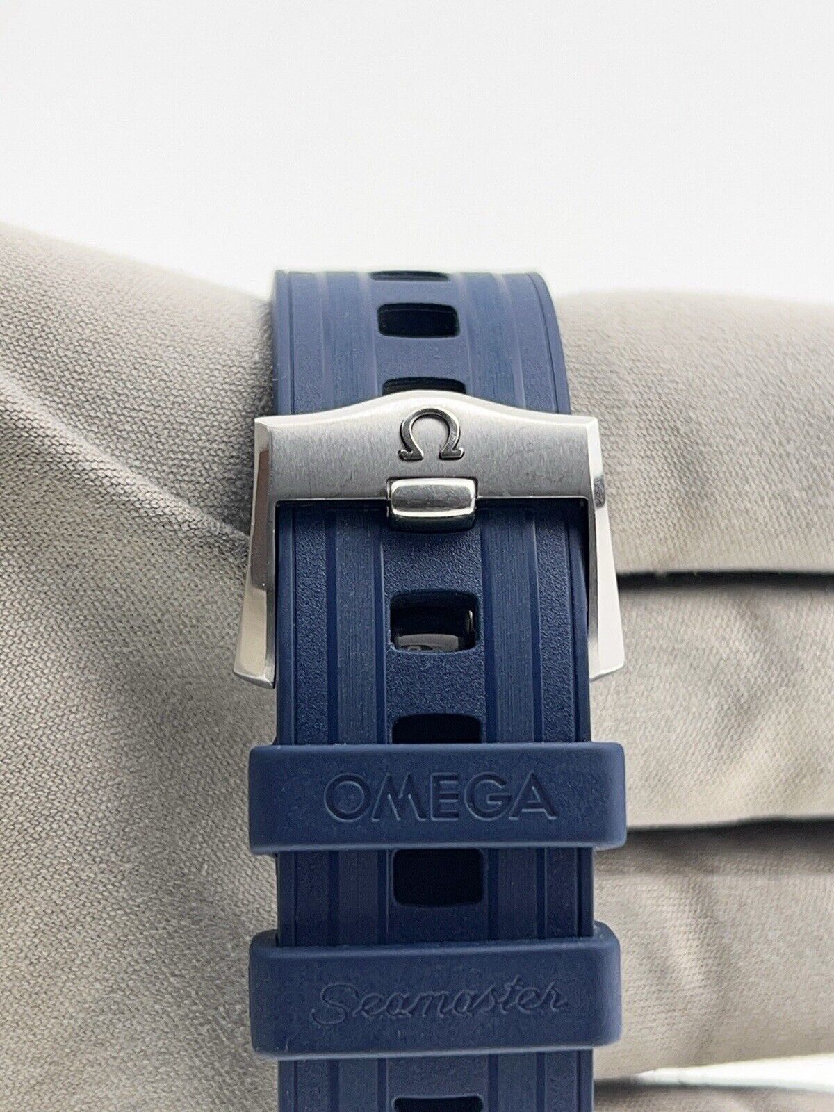 Omega Seamaster Diver Steel Blue 42mm Automatic Men’s Watch 210.32.42.20.03.001