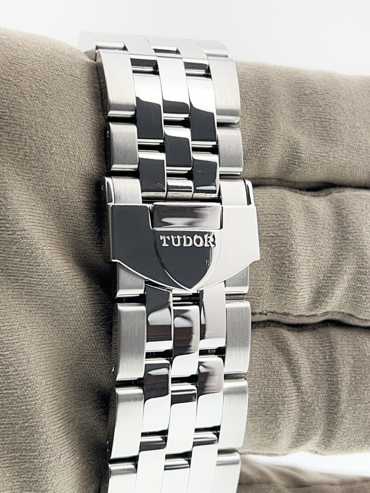 Tudor Glamour Date-Day Stainless Steel Silver Dial 39mm Automatic Men’s 56000