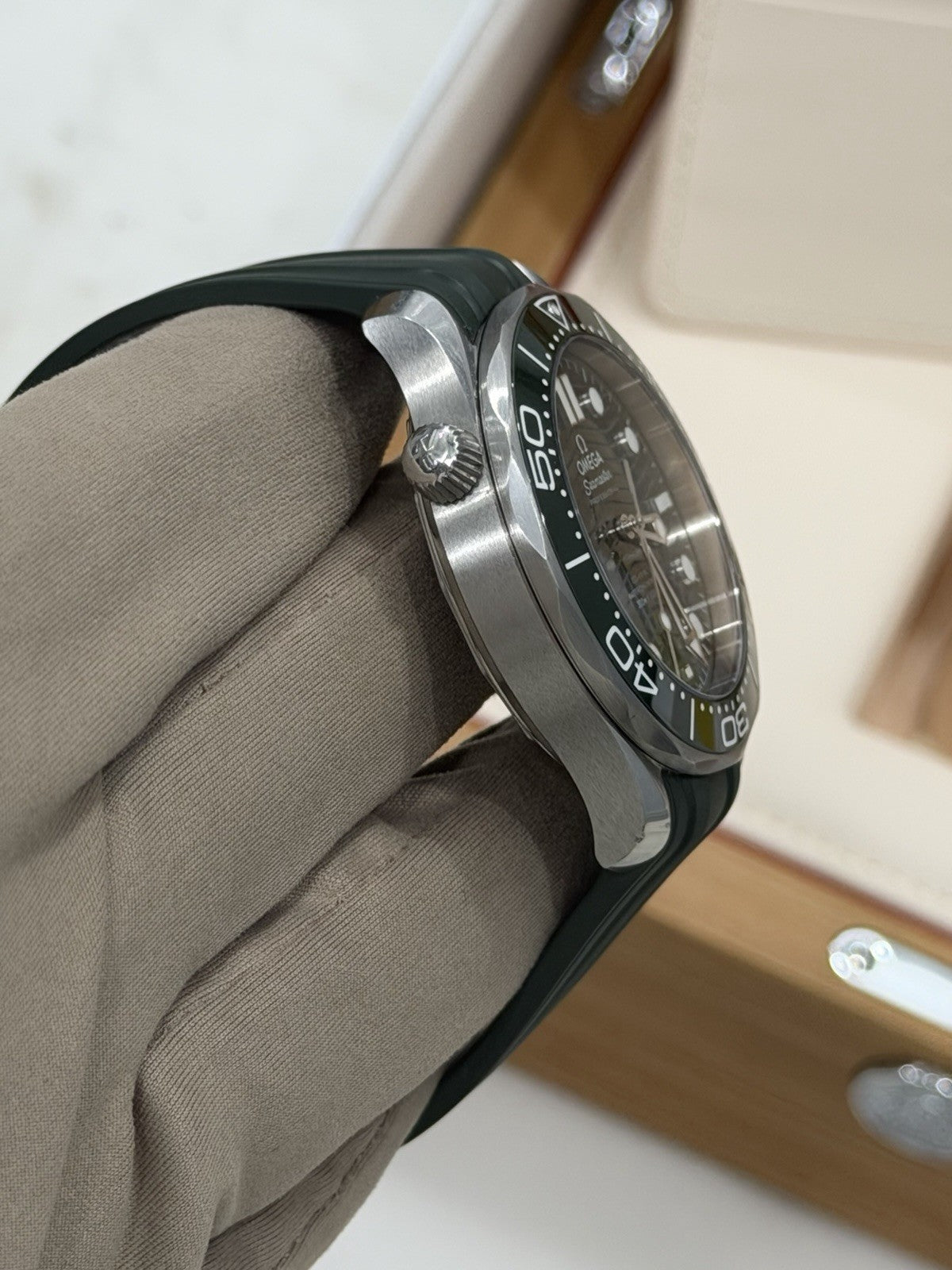 Omega Seamaster Diver Steel GREEN Dial 42mm Auto Men's Watch 210.32.42.20.10.001