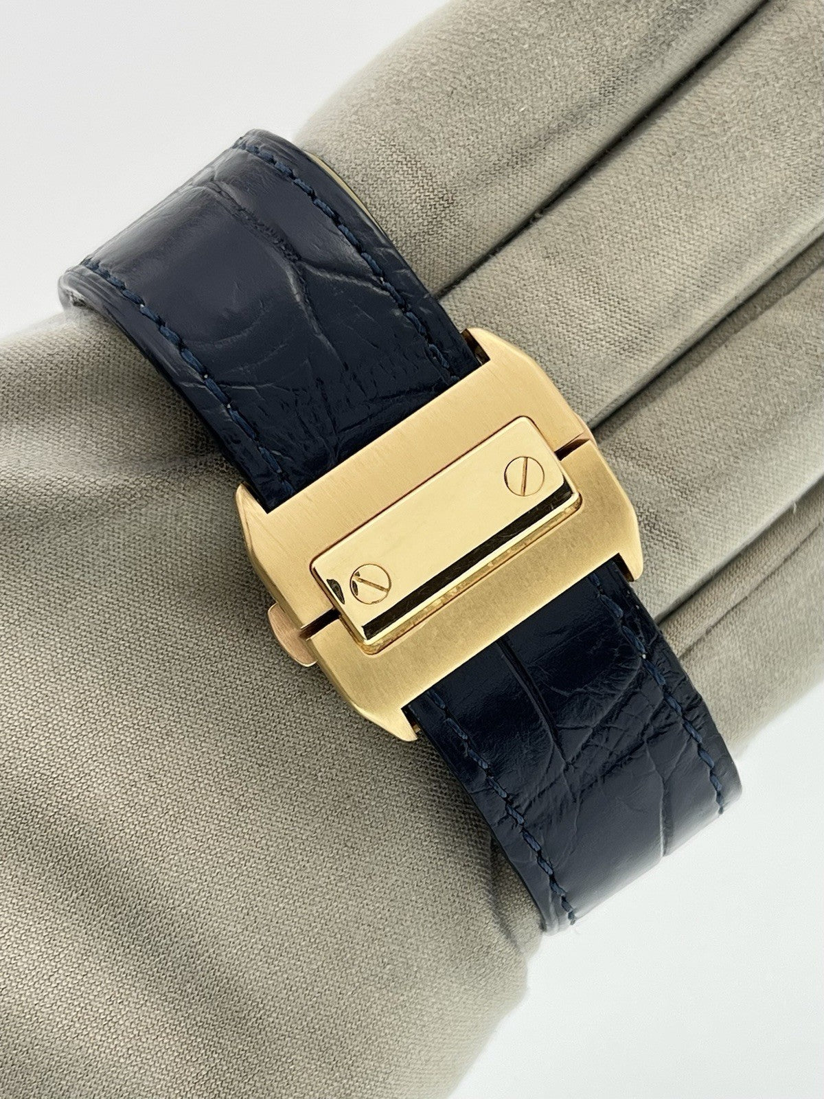 Cartier Santos 18k Yellow Gold Silver Dial 38mm Automatic Watch W20078Y1