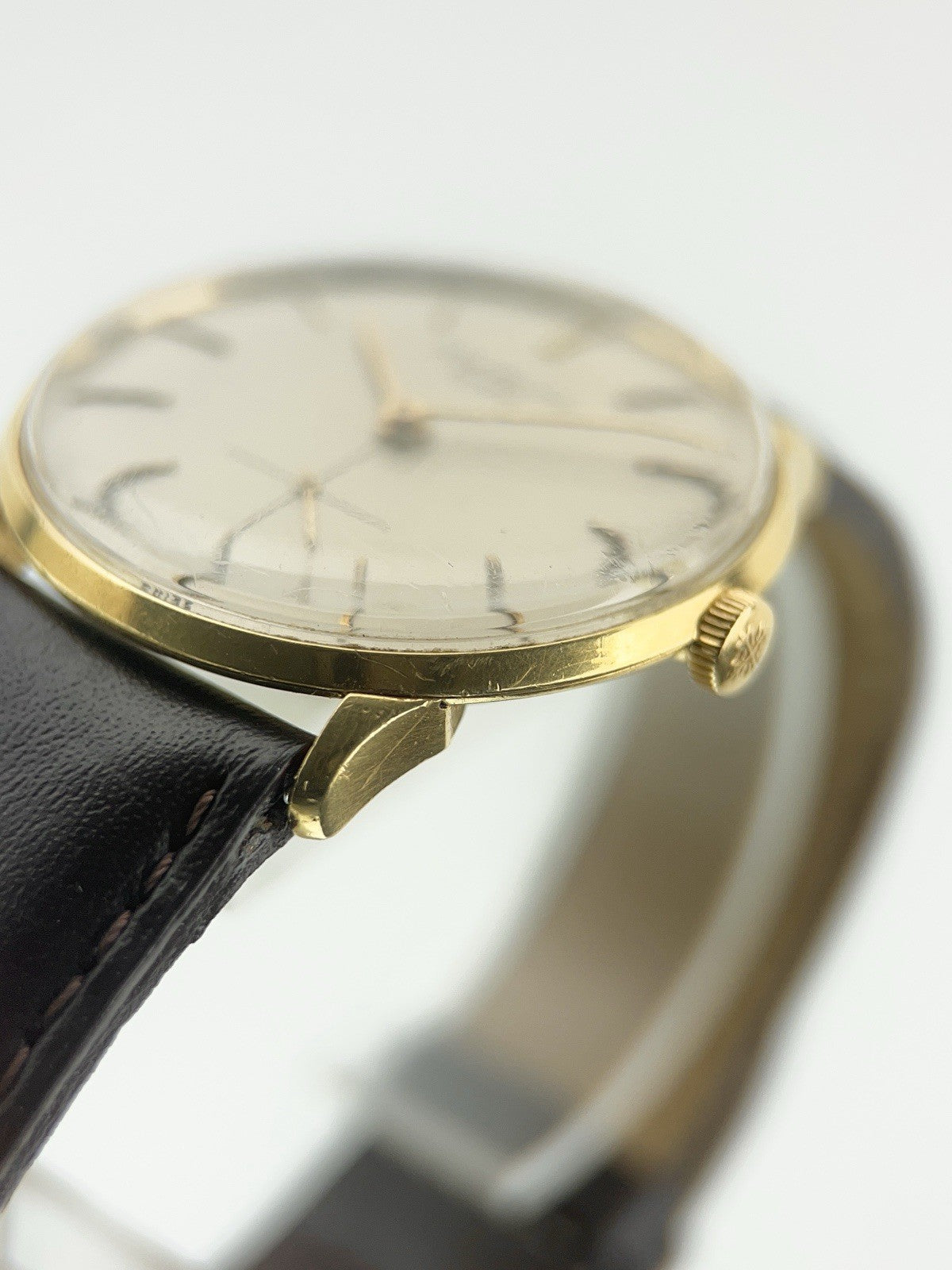 Patek Philippe Calatrava 18k Yellow Gold Silver Dial 33mm Manual Wind Watch 2573