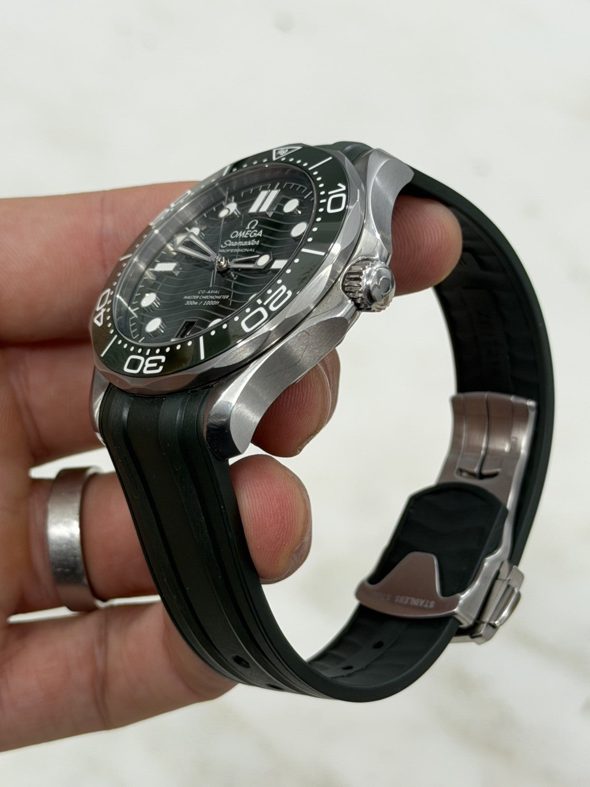Omega Seamaster Diver Steel Green Dial 42mm Auto Mens Watch 210.32.42.20.10.001
