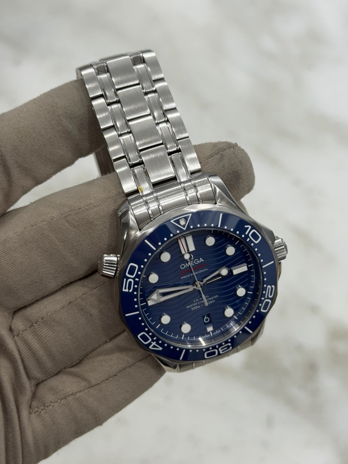 2026 SERVICE Omega Seamaster Date 300m Diver Blue Watch 210.30.42.20.03.001