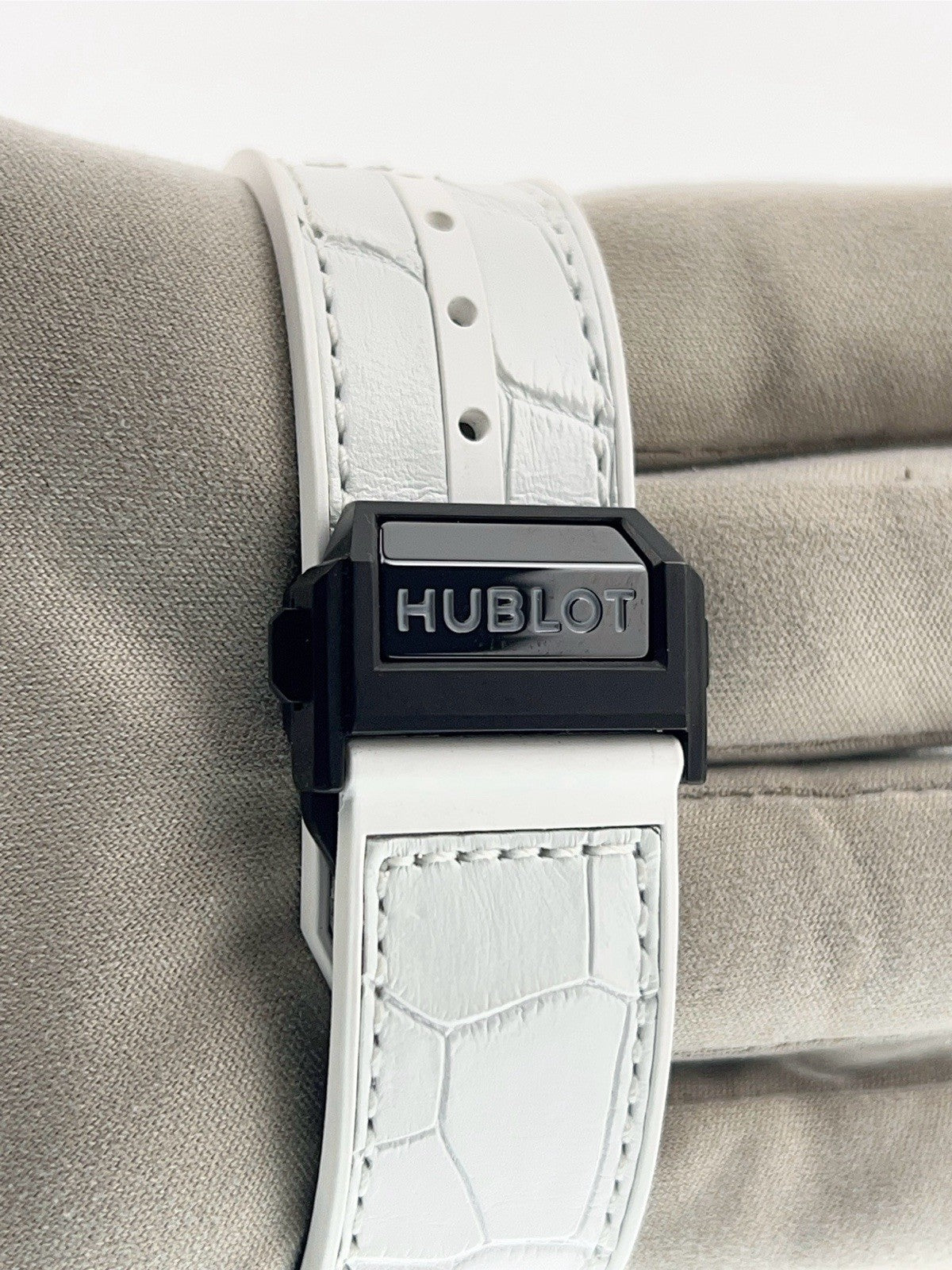 Hublot Big Bang Ceramic Black Dial 42mm Quartz Digita Men’s Watch 440.CI.1100.RX