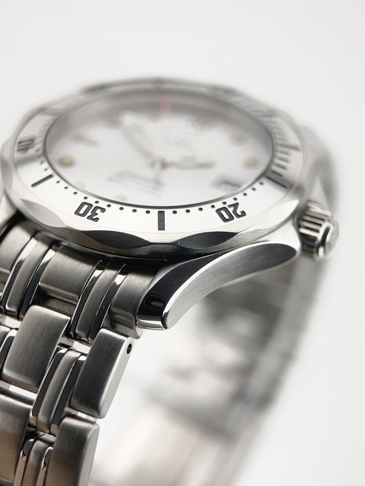 Omega Seamaster Stainless Steel White Dial 36mm Quartz Movement Watch 2562.20