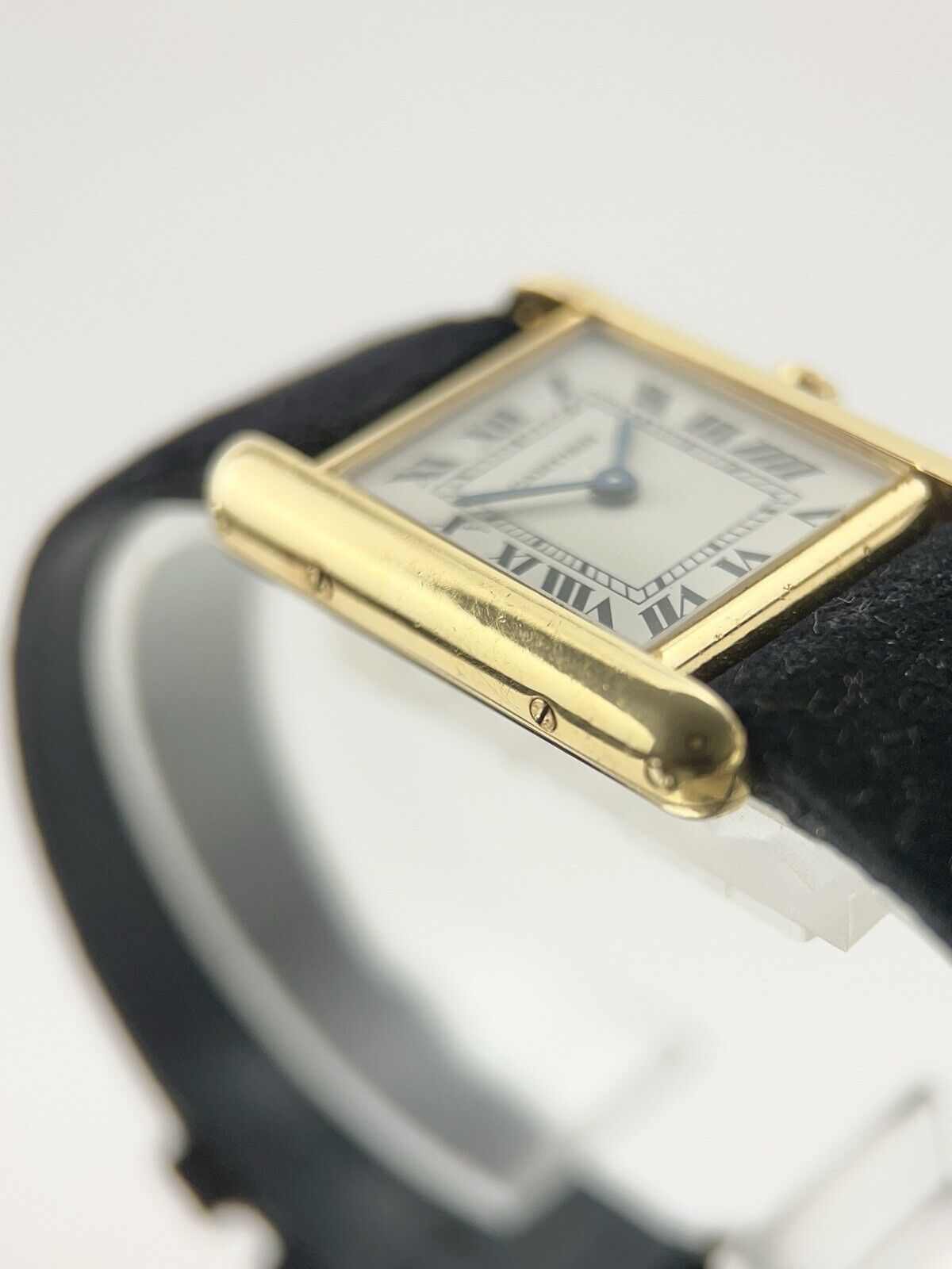 Cartier Tank Louis 18k Yellow Gold 19mm Quartz Ladies Watch Roman Dial 8660