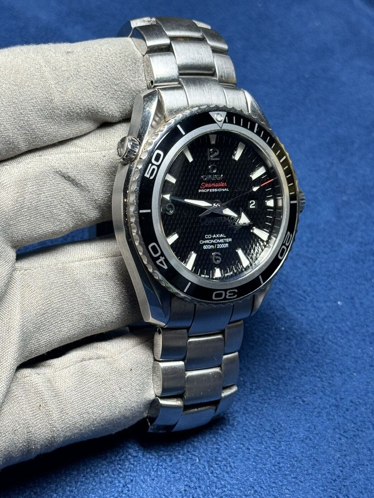 OMEGA Seamaster 007 James Bond Watch Quantum Of Solace 222.30.46.20.01.001