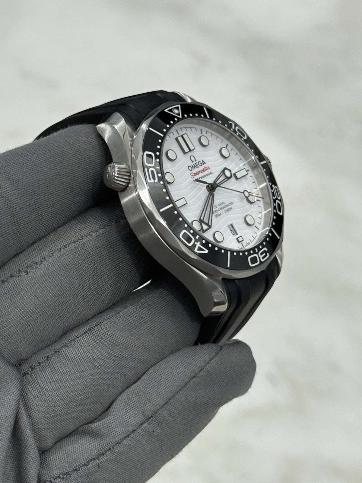 Omega Seamaster Diver Steel White Dial 42mm Watch 210.32.42.20.04.001