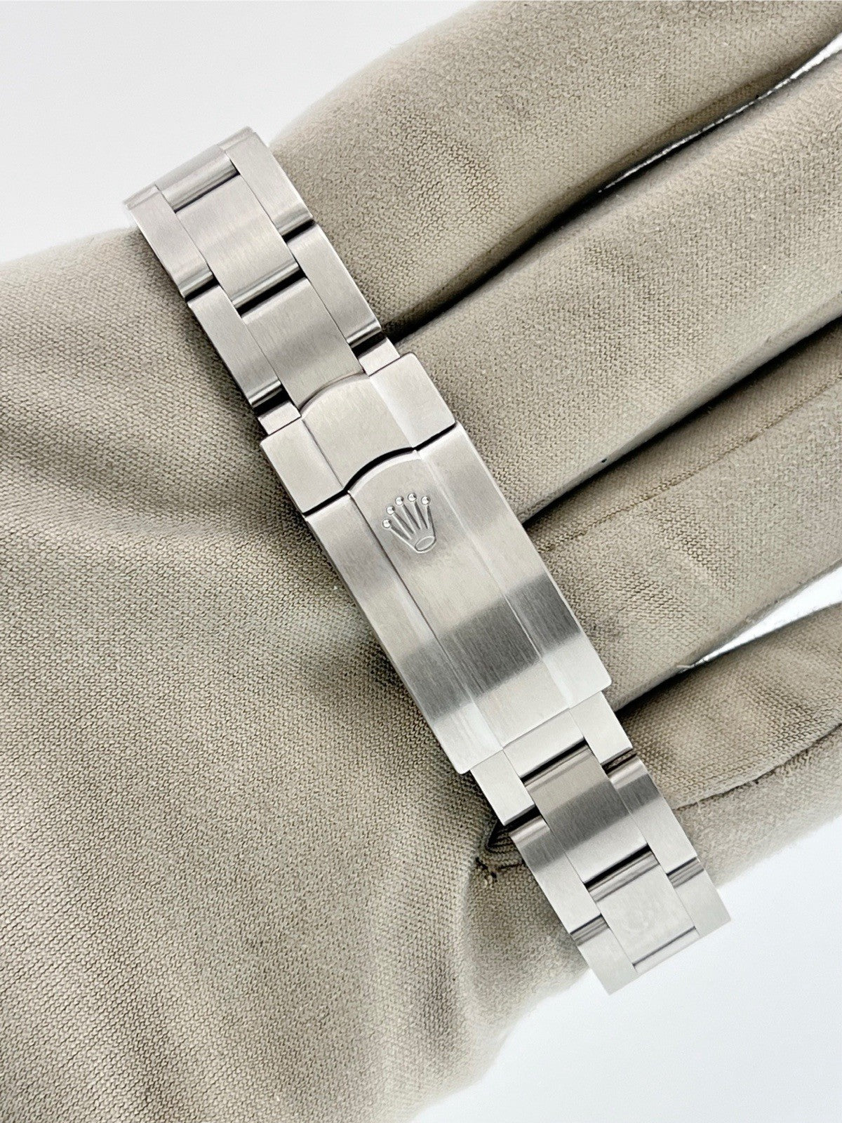 NEW 2025 Rolex Oyster Perpetual Lavender Dial 28mm Automatic Womens Watch 276200