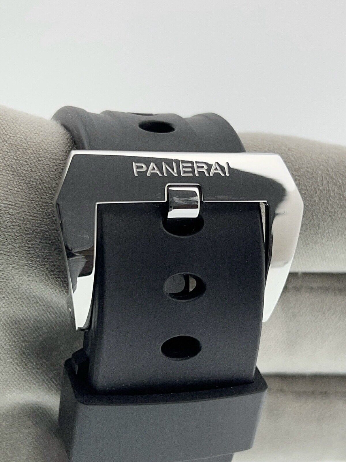 Panerai Luminor GMT Stainless Steel Black Dial 44mm Automatic Mens PAM01088