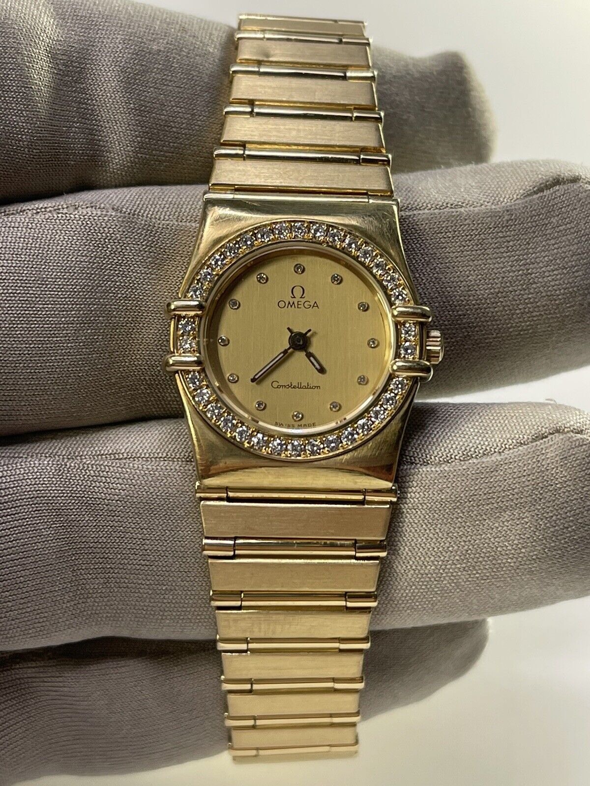 Omega Constellation Manhattan 18K Yellow Gold Ladies Factory Diamonds 895.1076