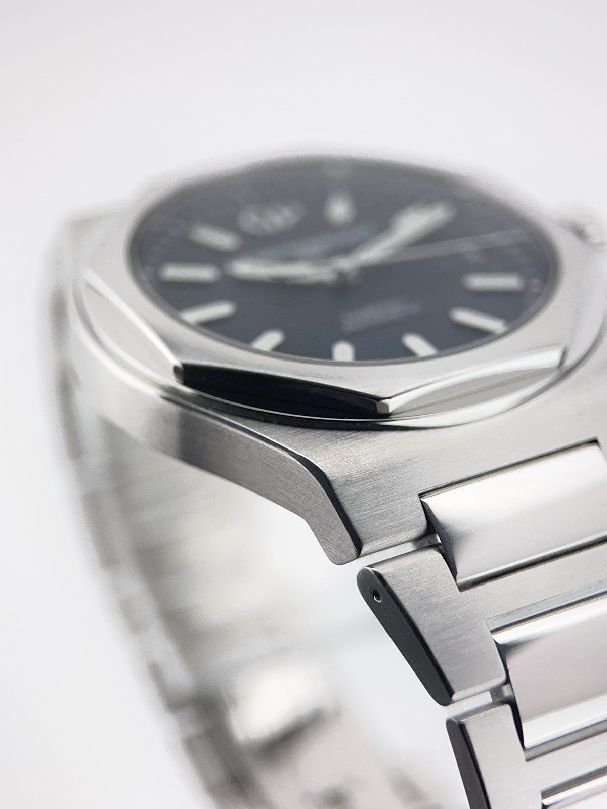 Girard Perregaux Stainless Steel Blue Dial 42mm Automatic Men’s Watch 81010