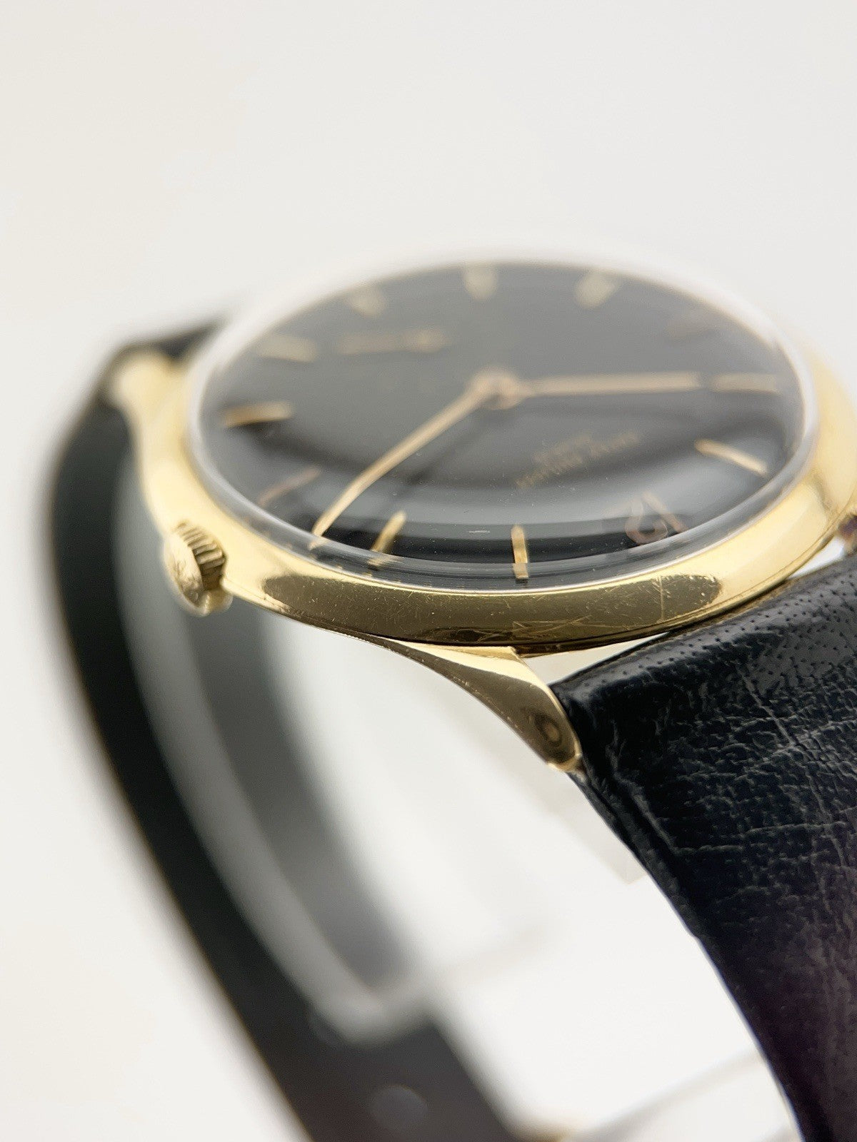 Patek Philippe Calatrava 18k Yellow Gold Black Dial 33mm Manual Wind Watch 2557