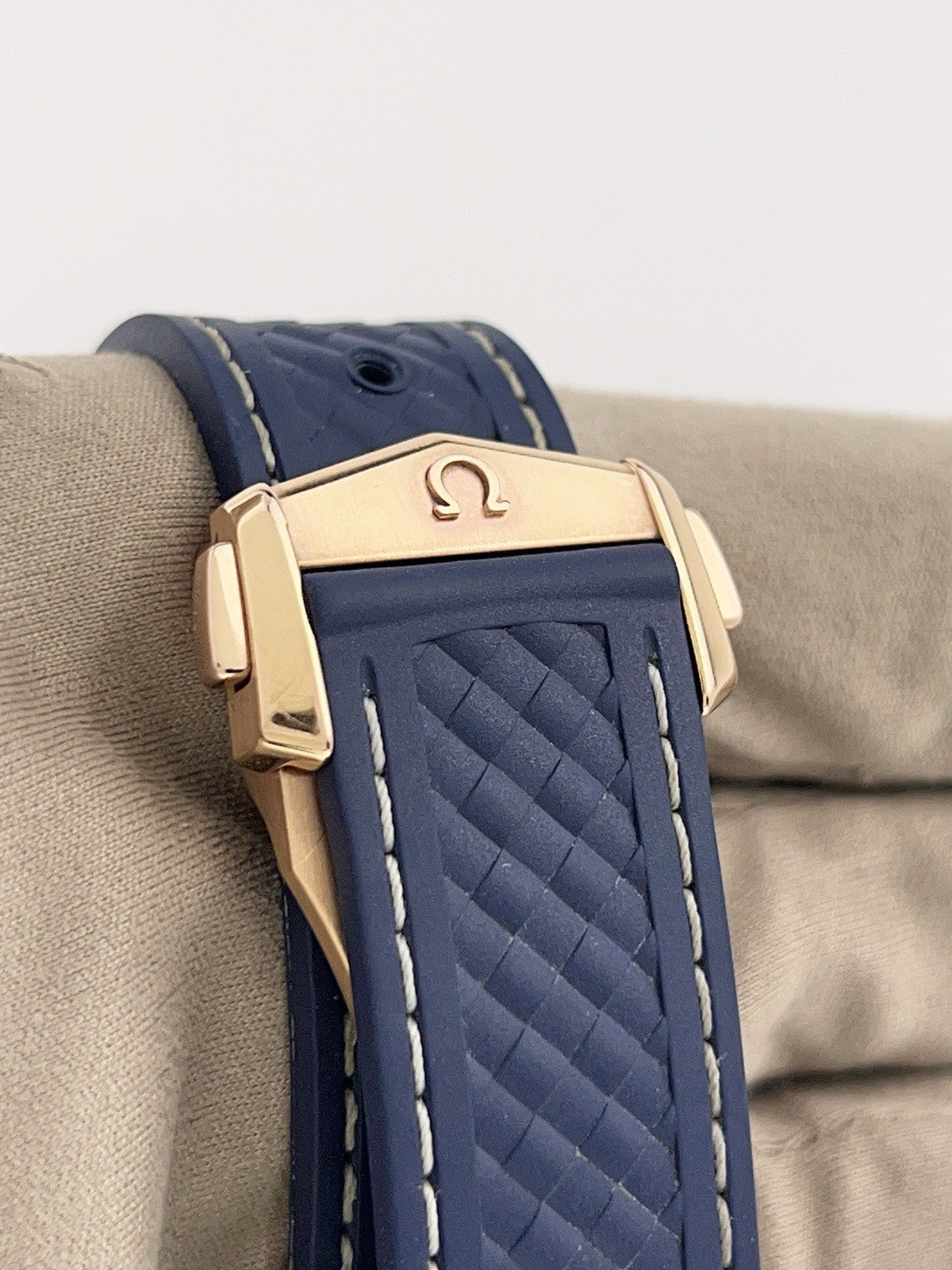 Omega Seamaster 18k Rose Gold Blue Dial 41mm Automatic Watch 220.52.41.21.001