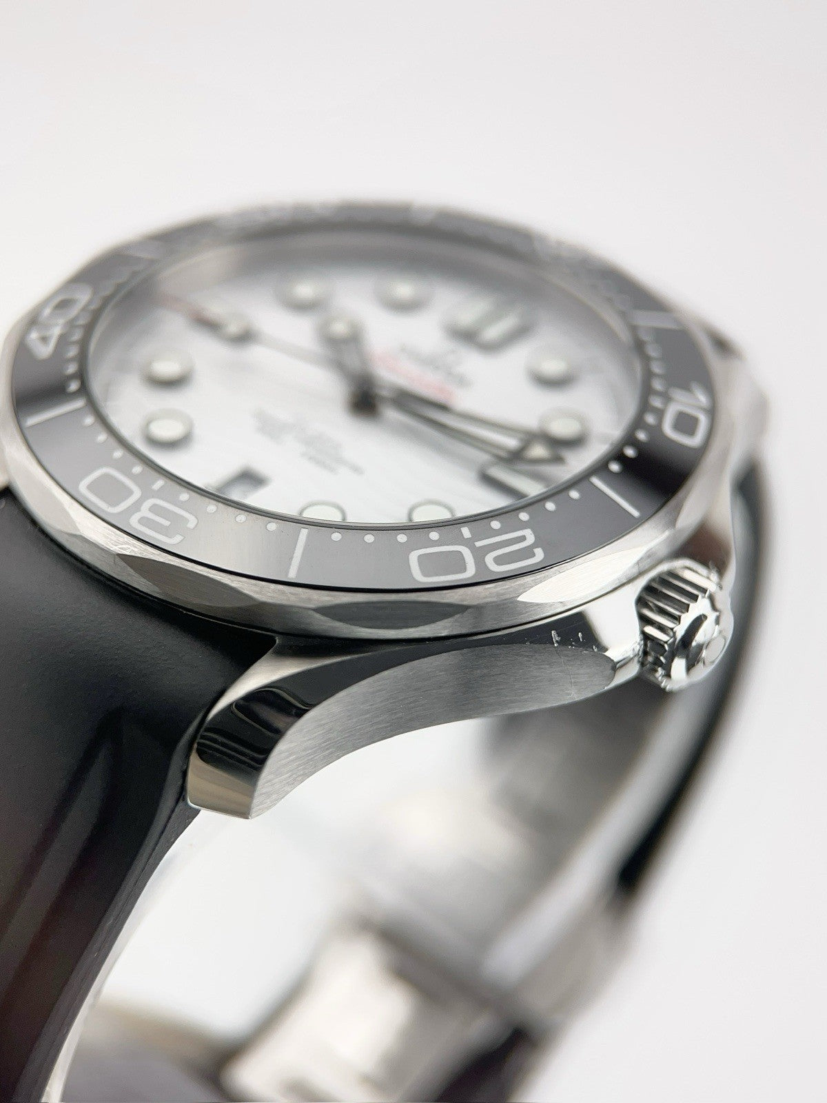 Omega Seamaster Steel White Dial 42mm 210.32.42.20.04.001