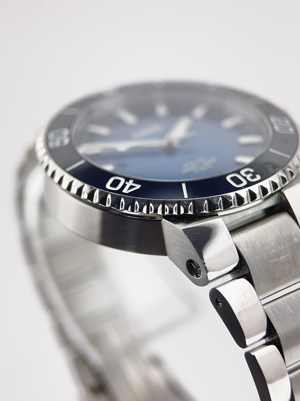 Oris Aquis Date Cal 400 Stainless Steel Blue Dial 41.5mm Automatic Watch 7769